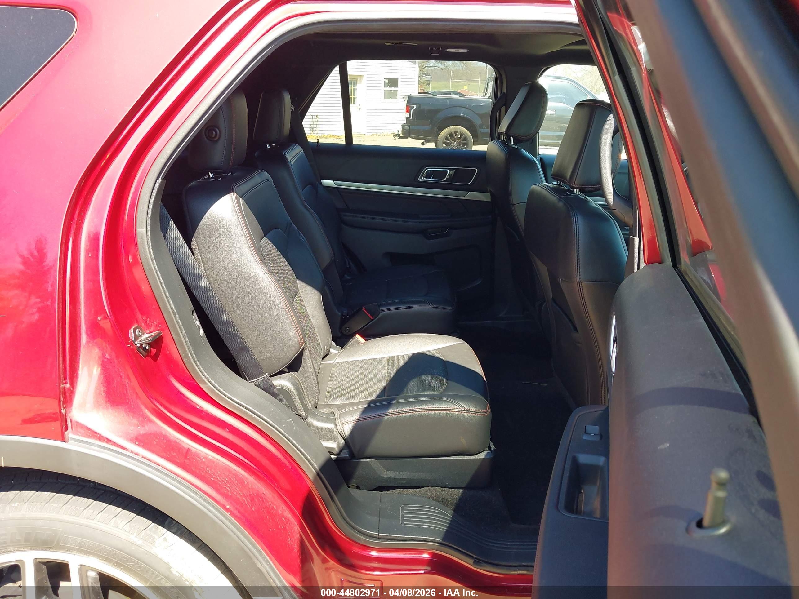 FORD EXPLORER image 8
