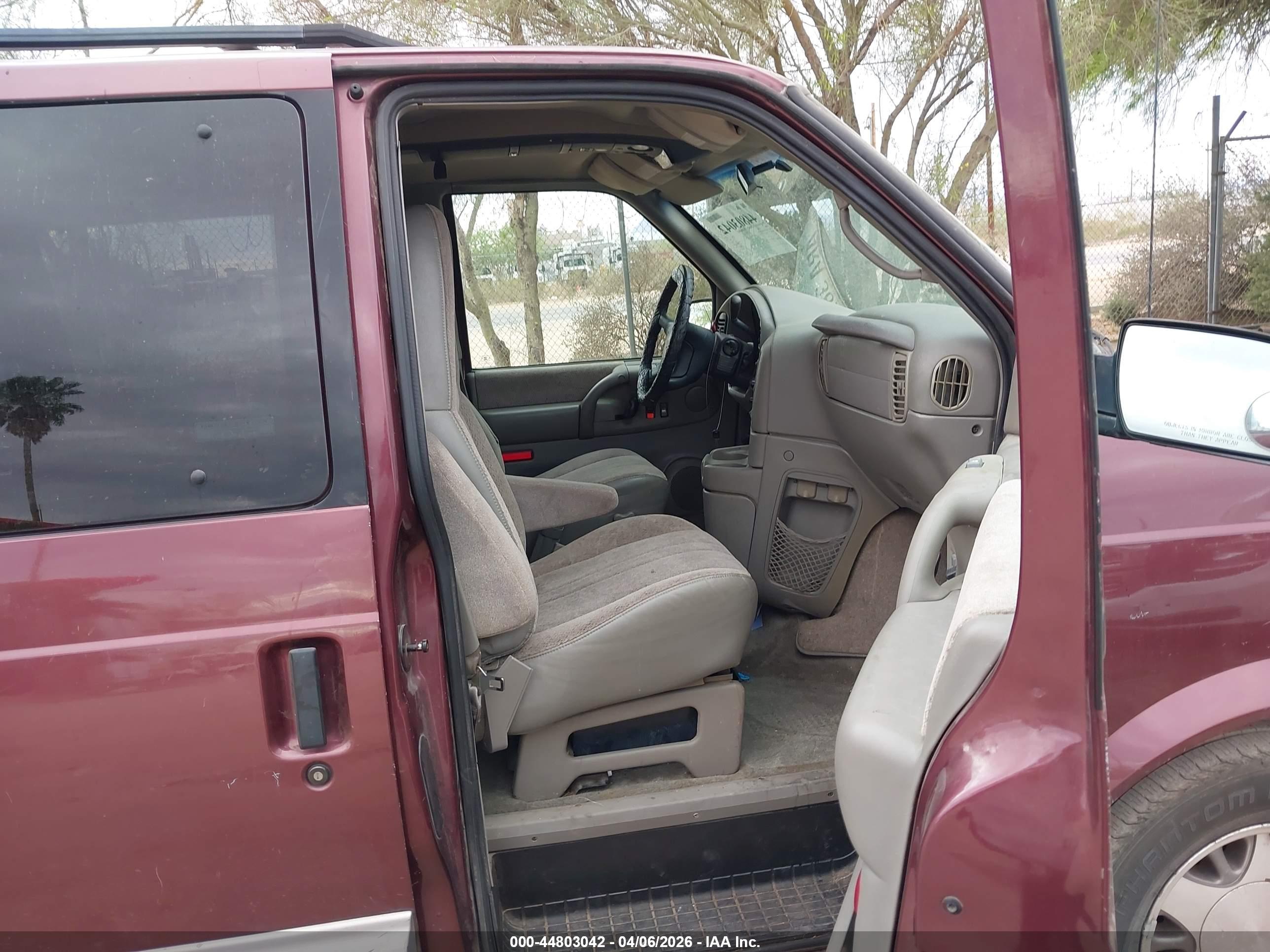 GMC SAFARI image 5