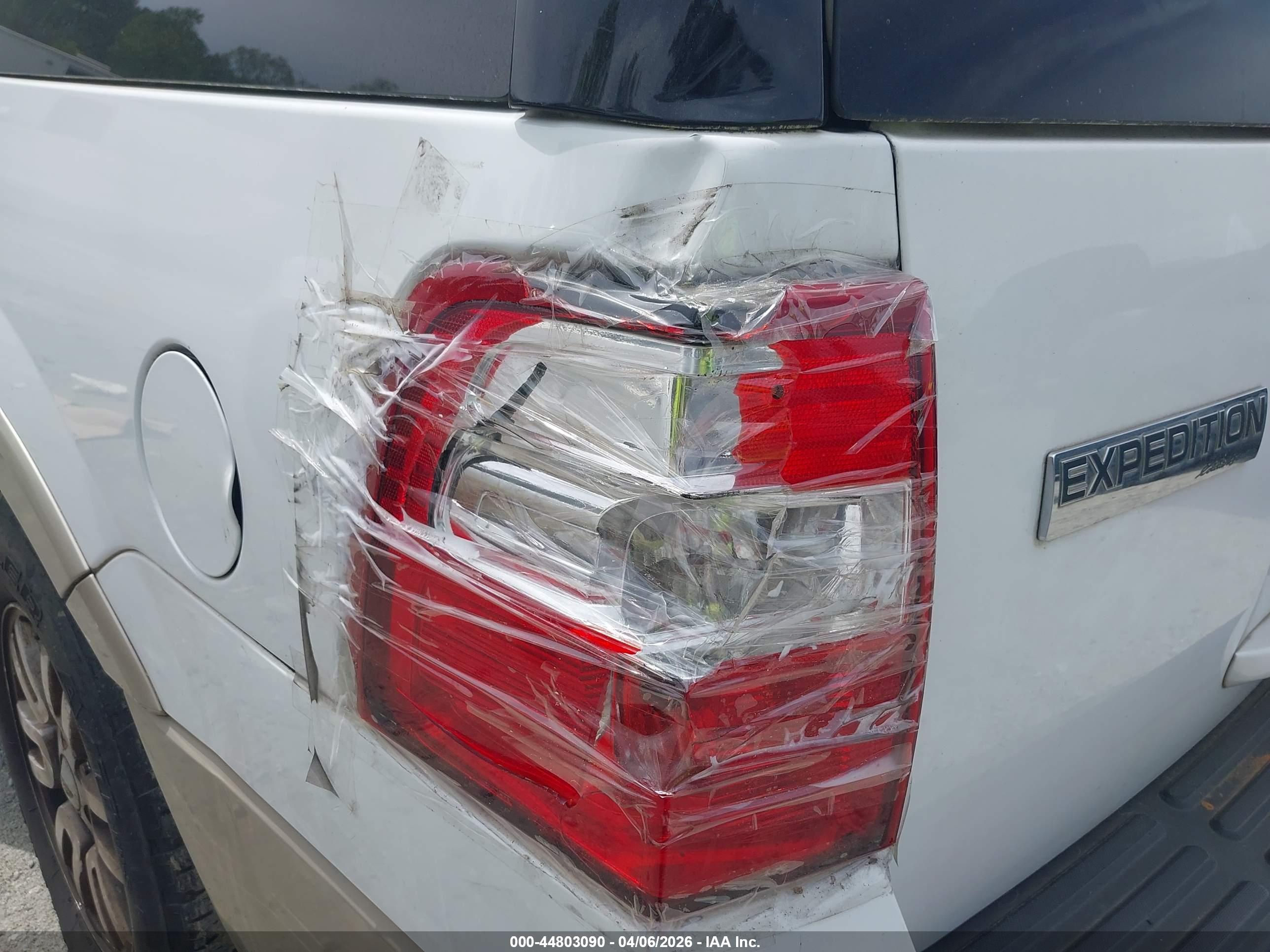 FORD EXPEDITION image 6