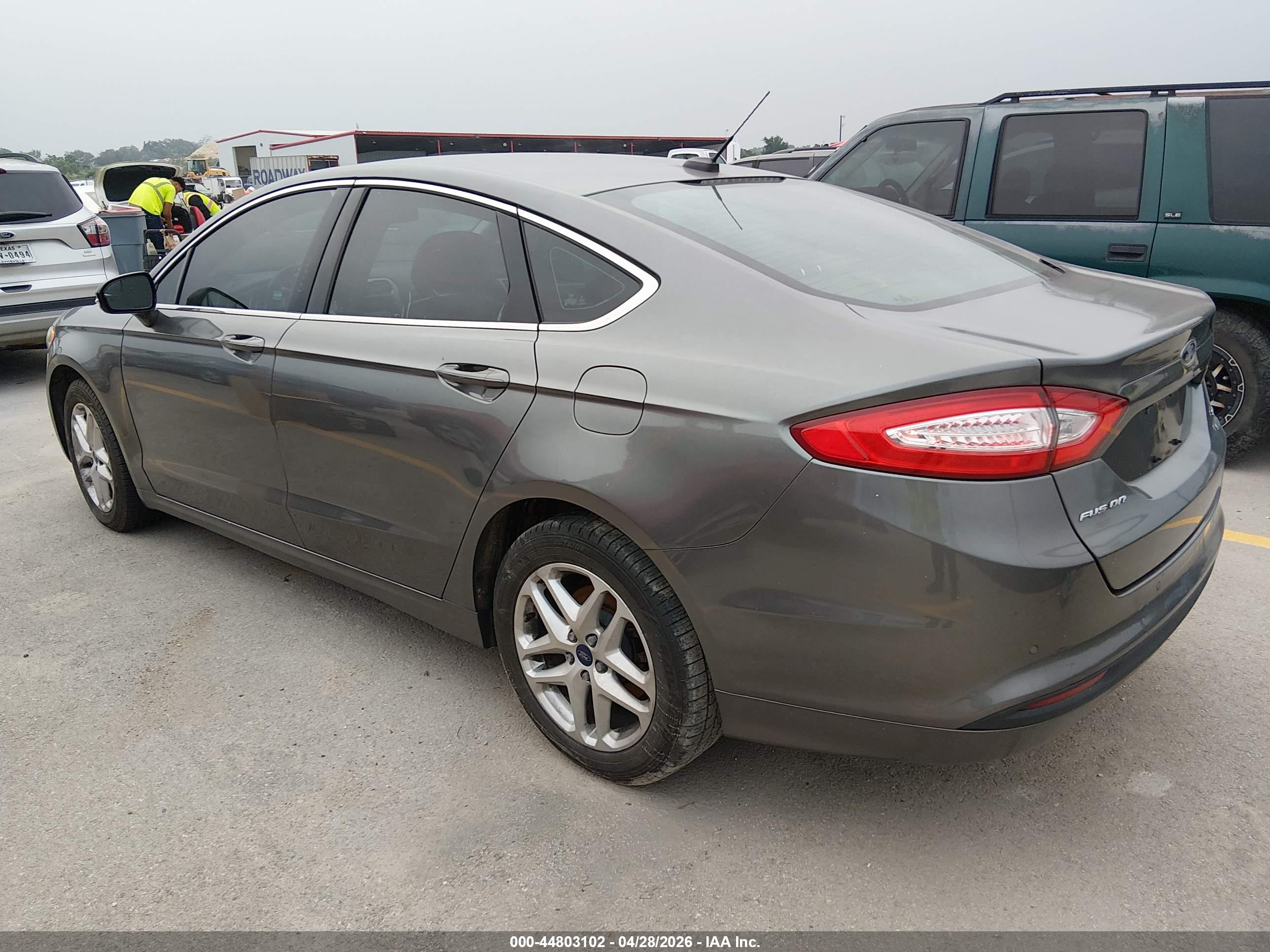 FORD FUSION image 3