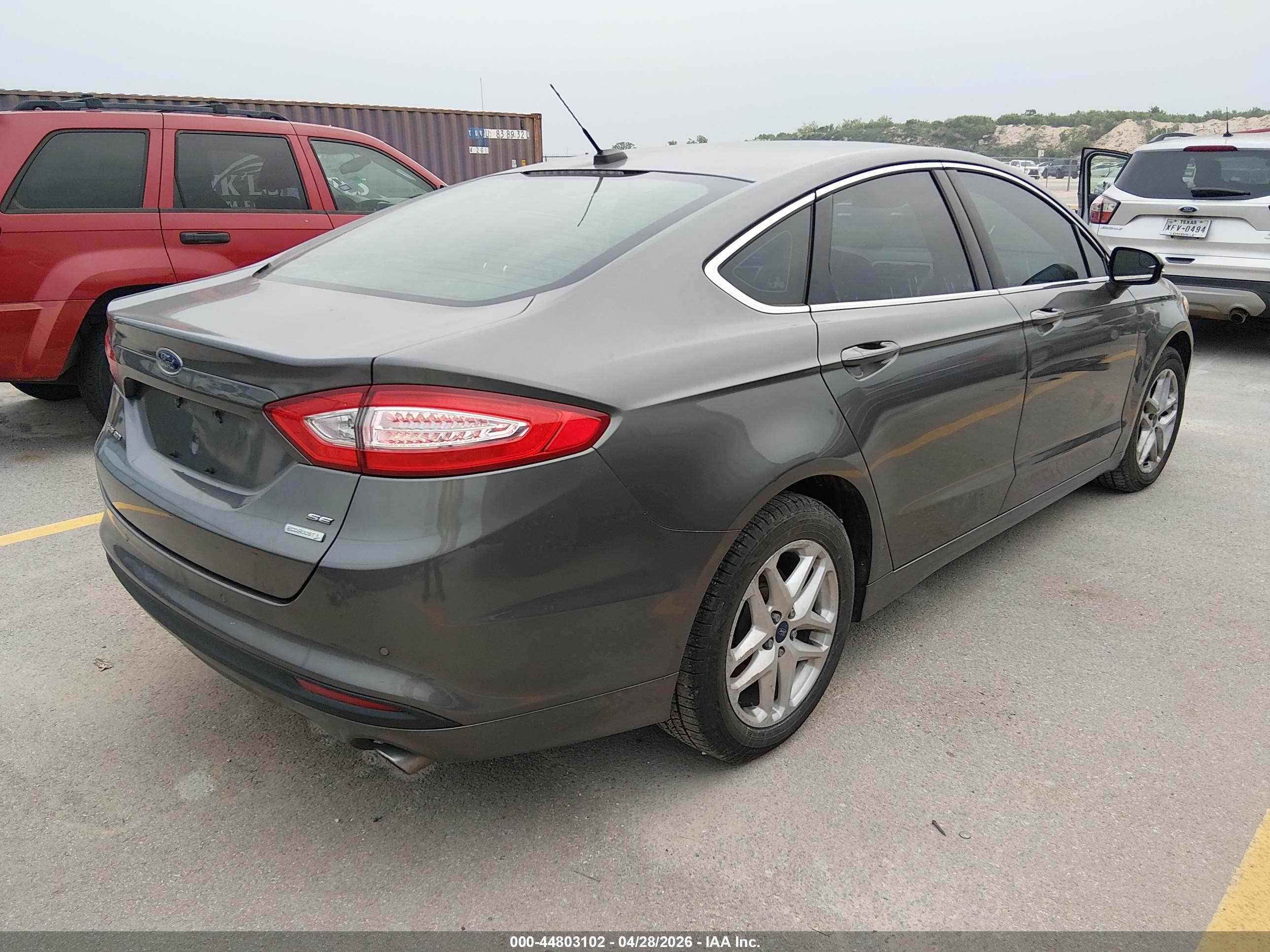 FORD FUSION image 4