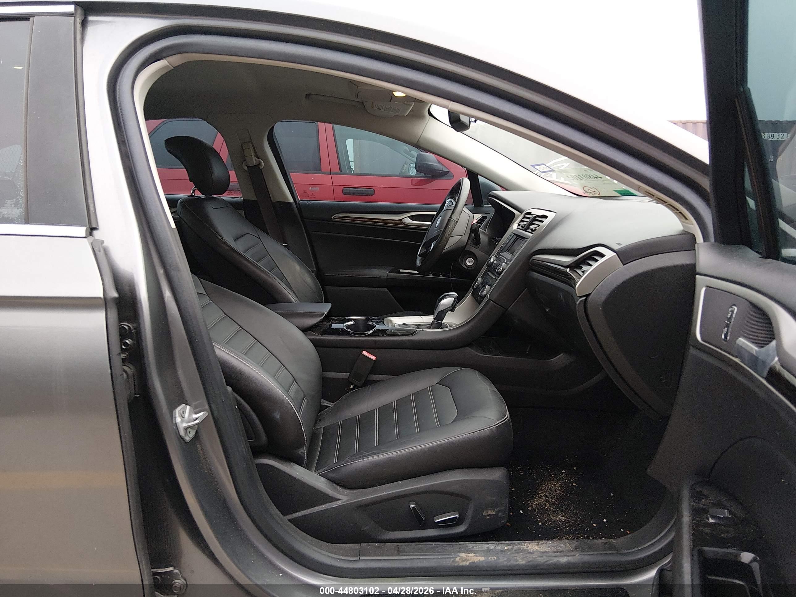 FORD FUSION image 5