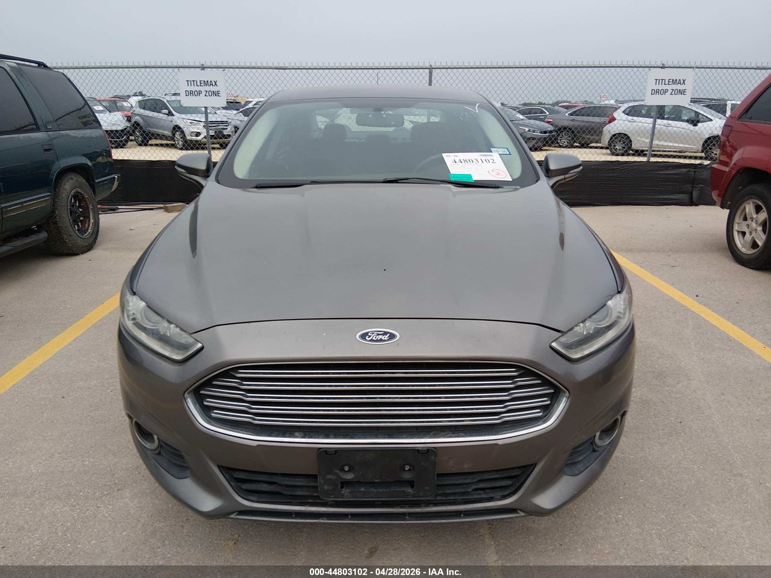 FORD FUSION image 6