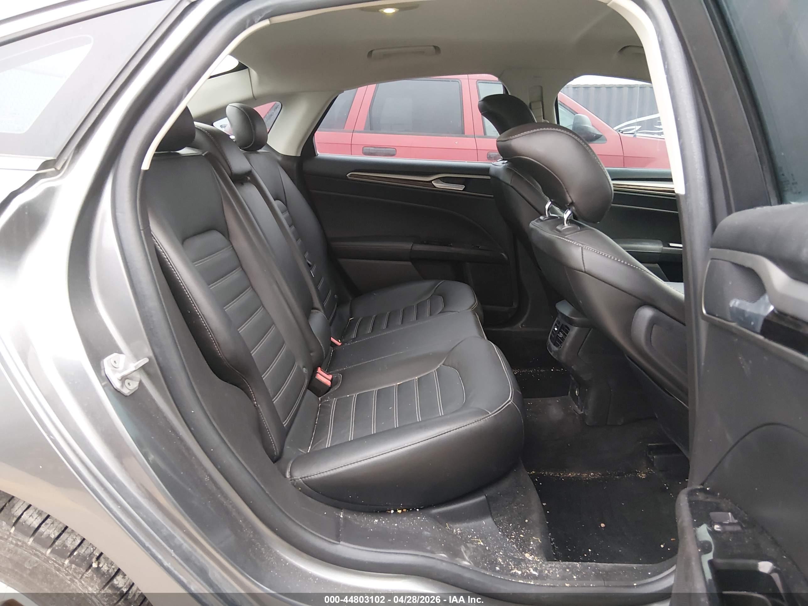 FORD FUSION image 8