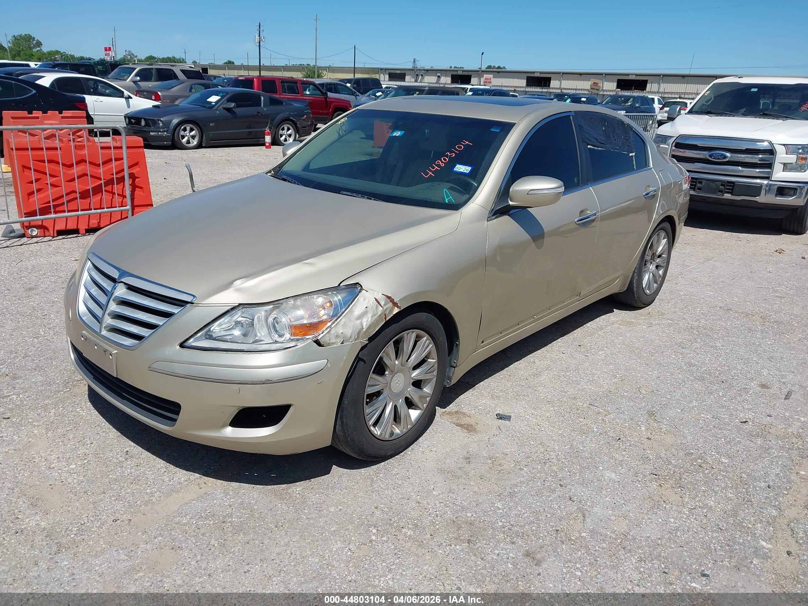 HYUNDAI GENESIS image 2