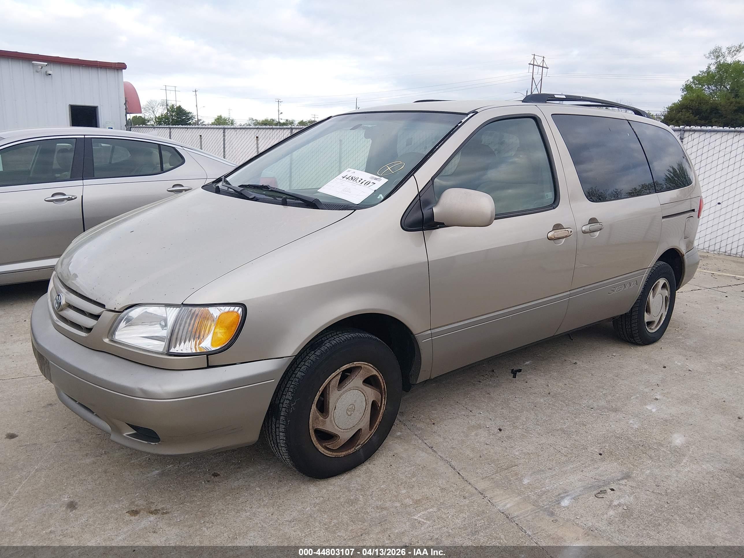 TOYOTA SIENNA image 2