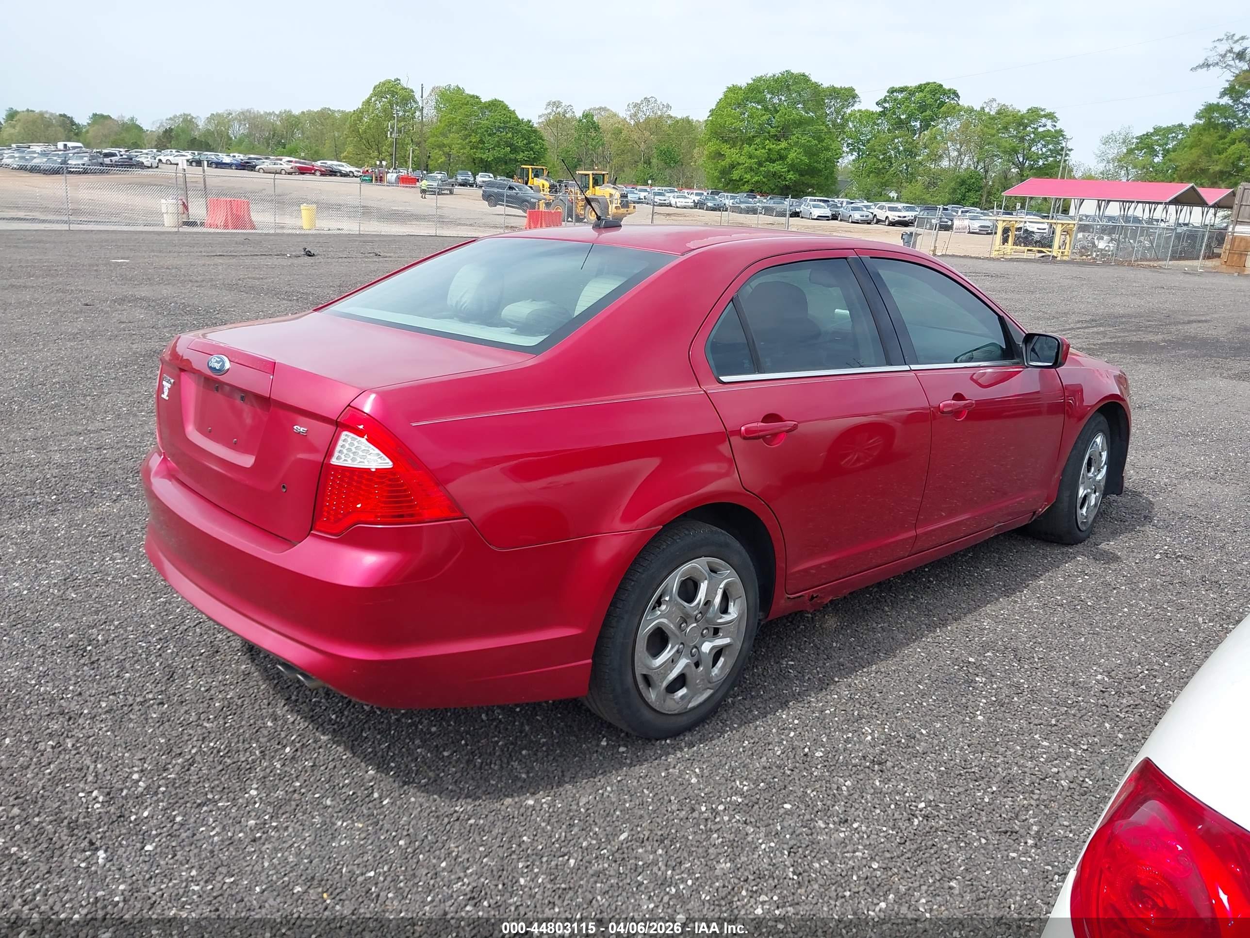 FORD FUSION image 4