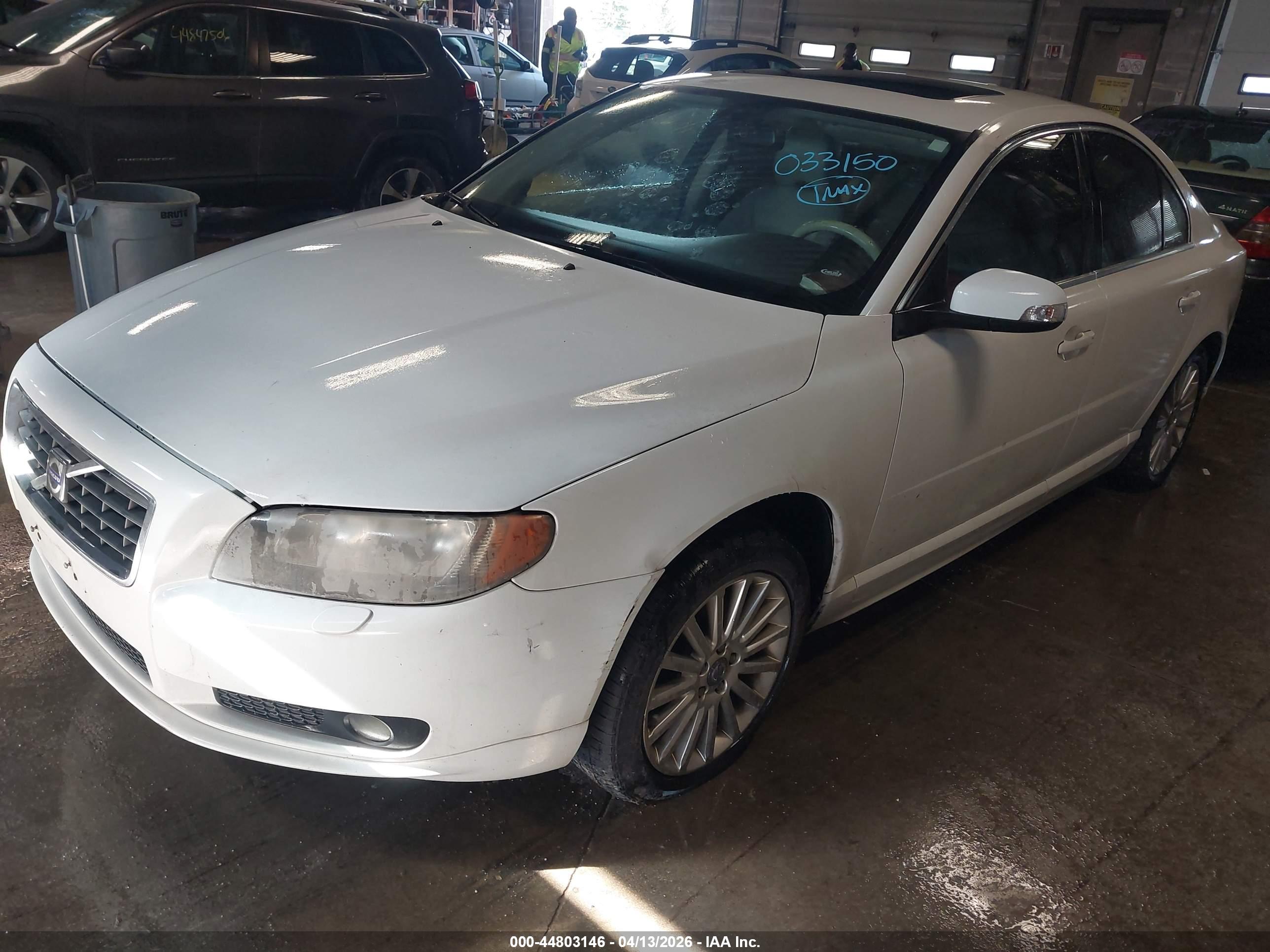 VOLVO S80 image 2