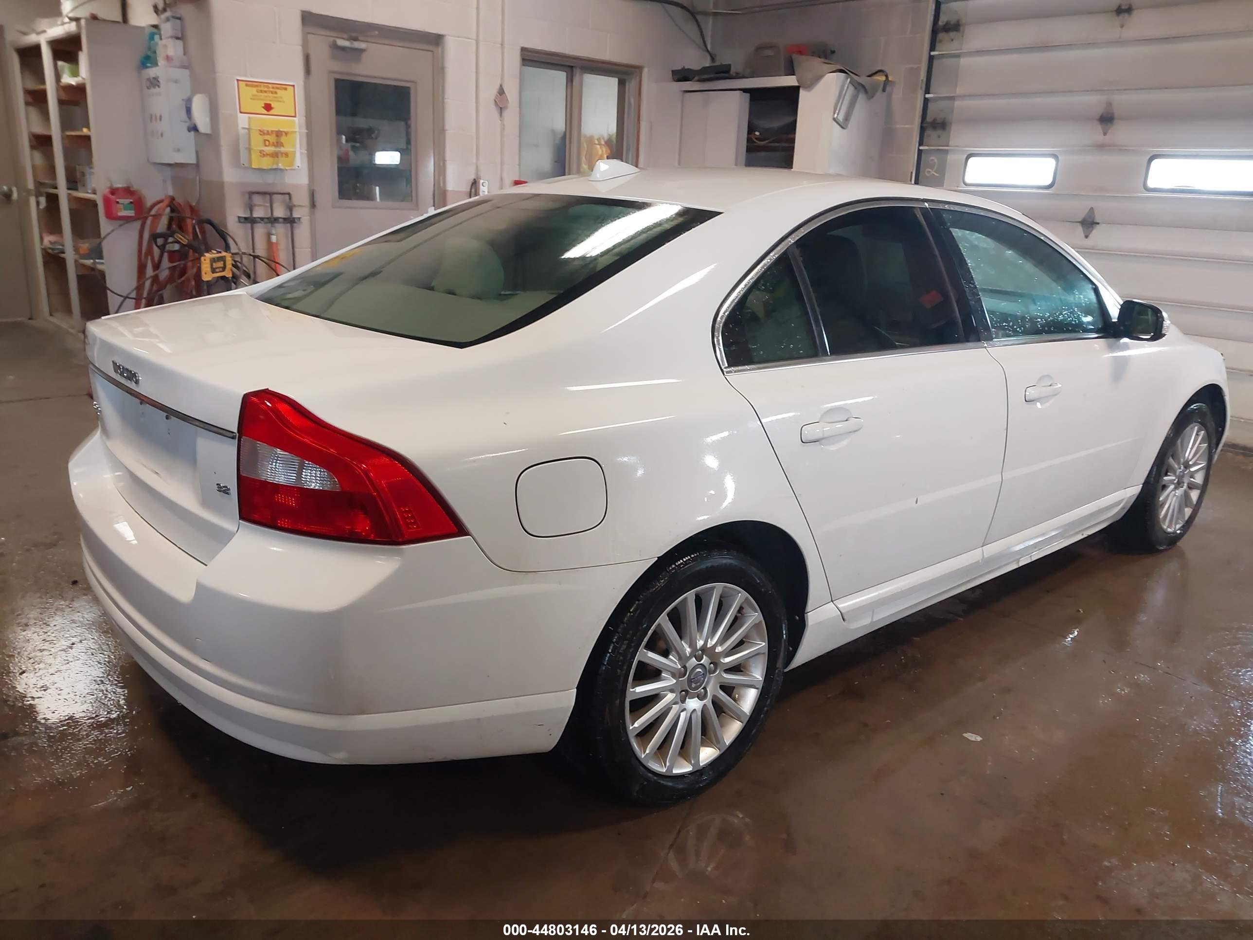VOLVO S80 image 4