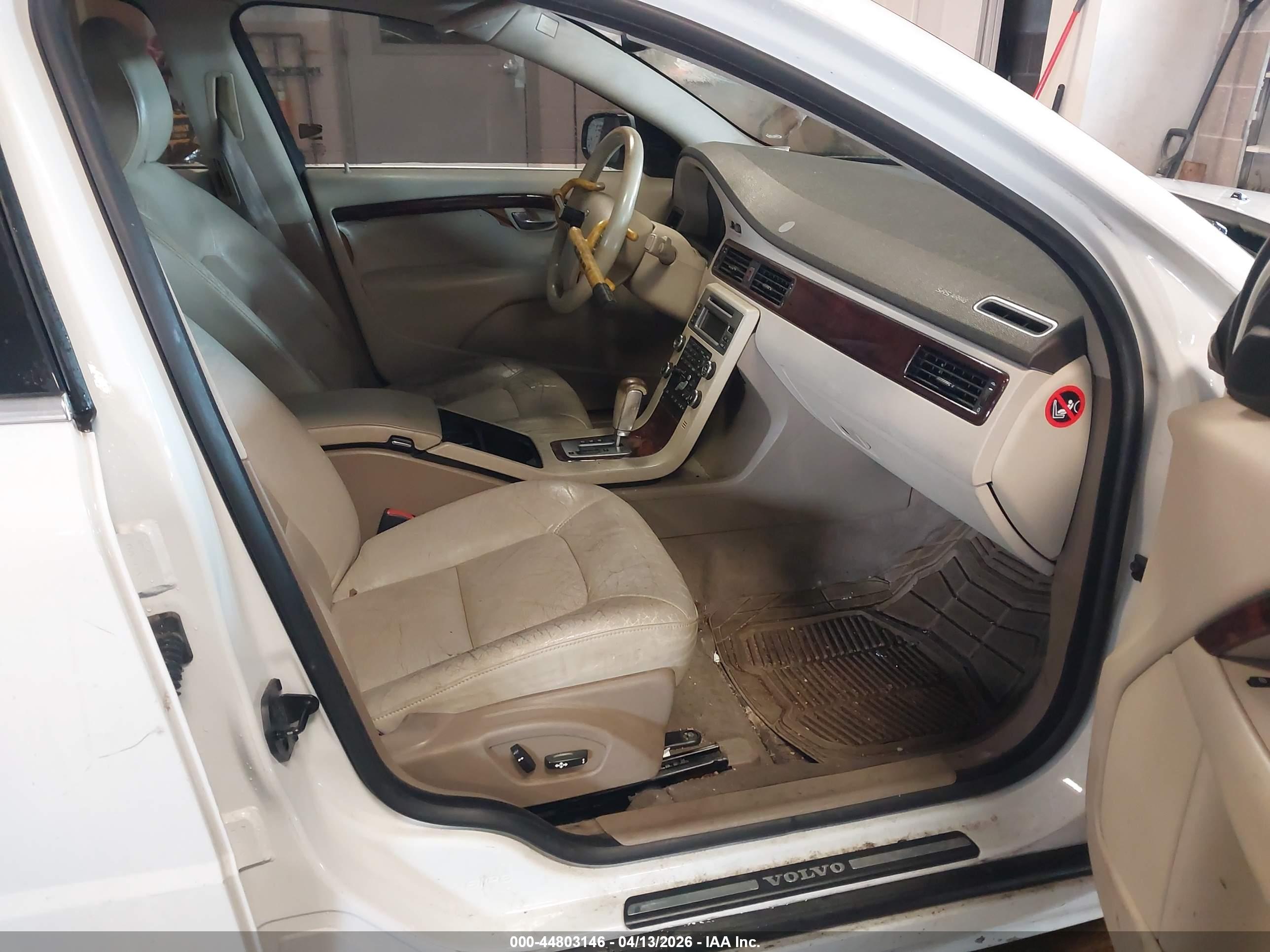 VOLVO S80 image 5