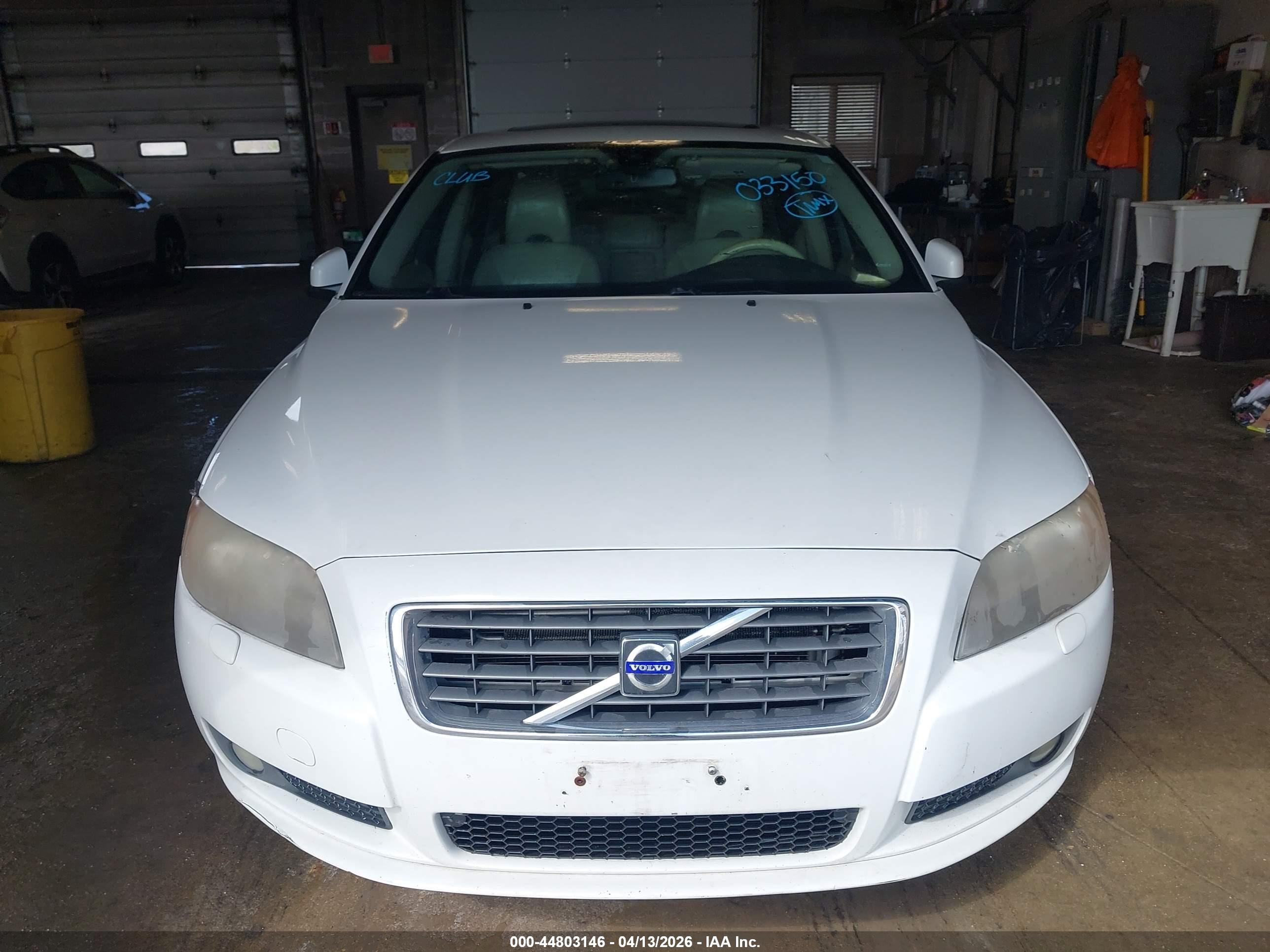 VOLVO S80 image 6