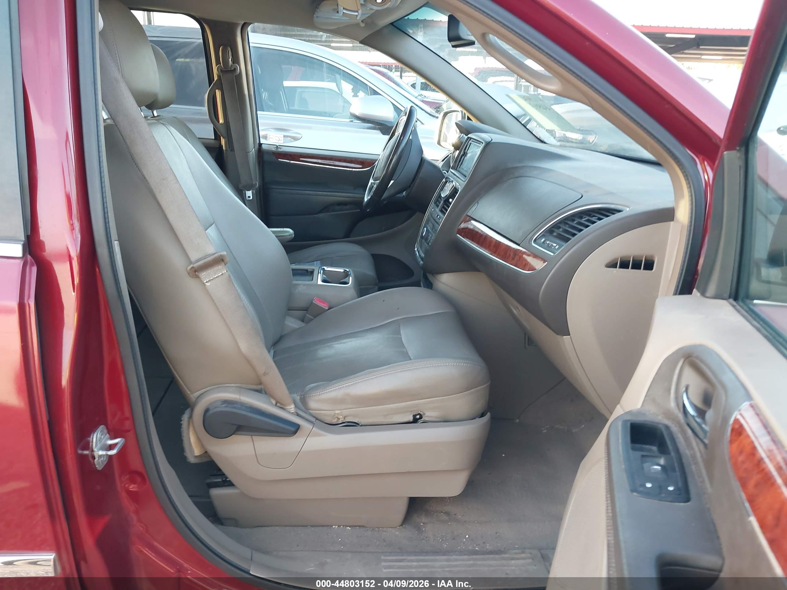 CHRYSLER TOWN image 5