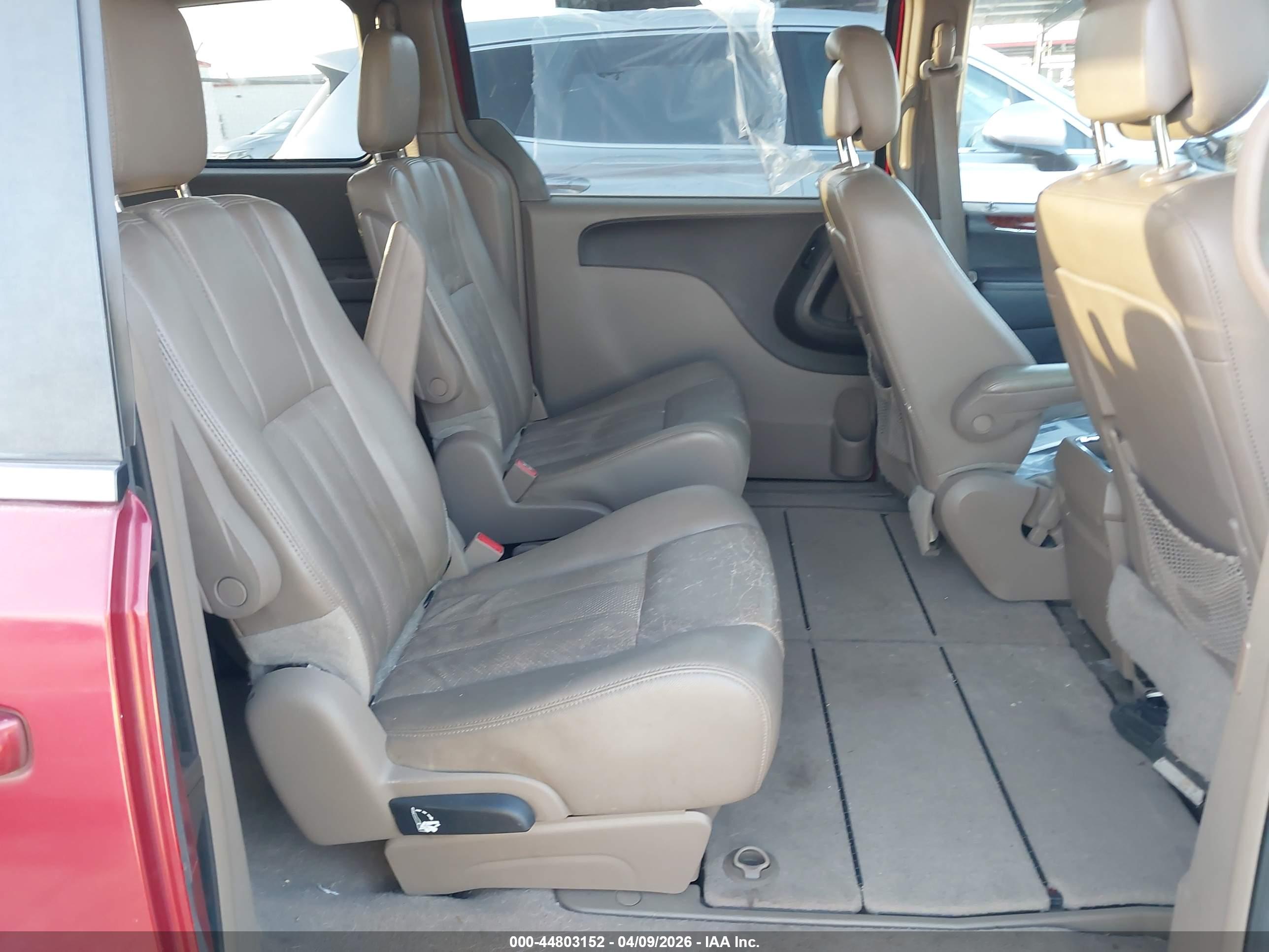 CHRYSLER TOWN image 8