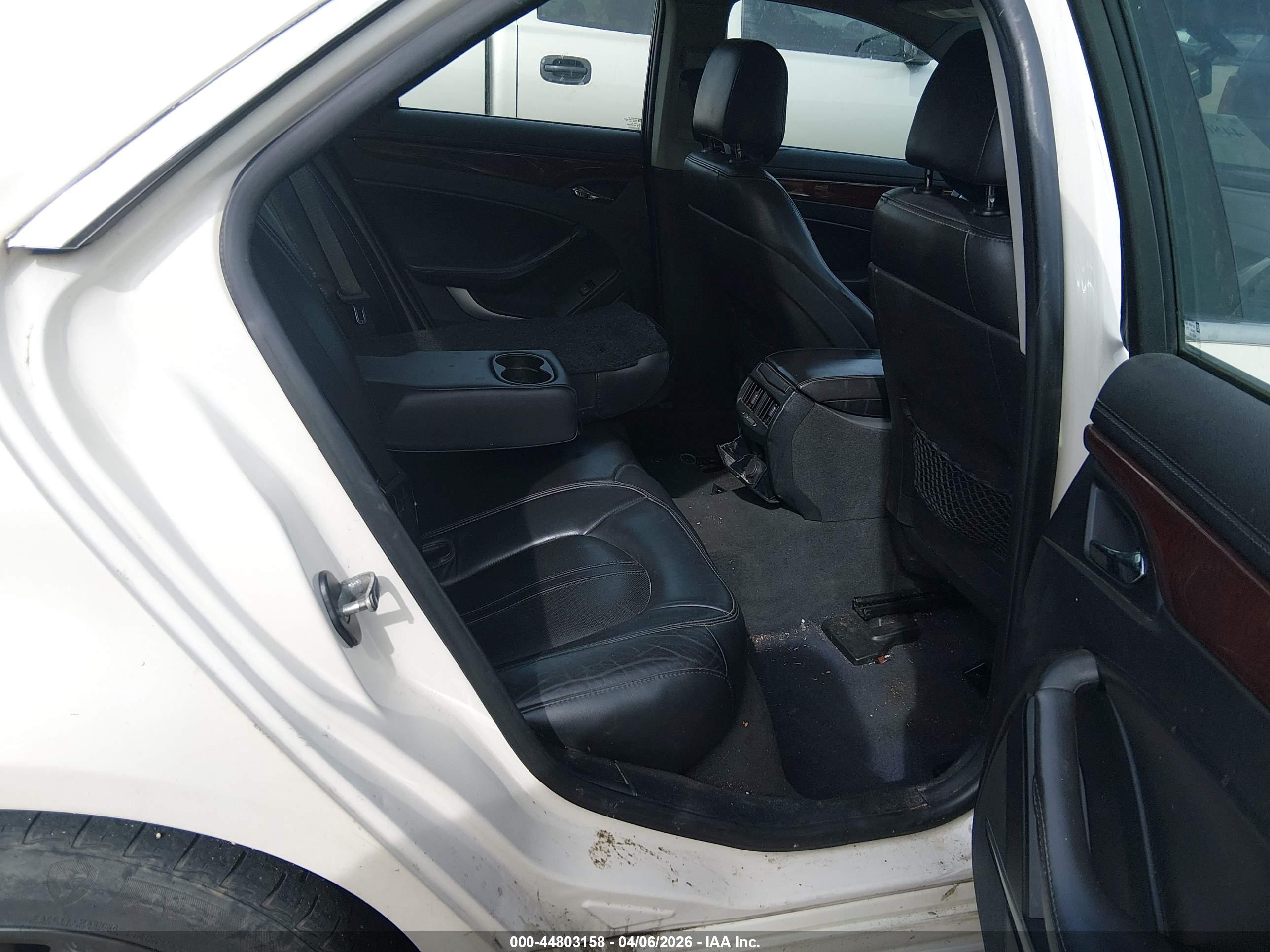 CADILLAC CTS image 8