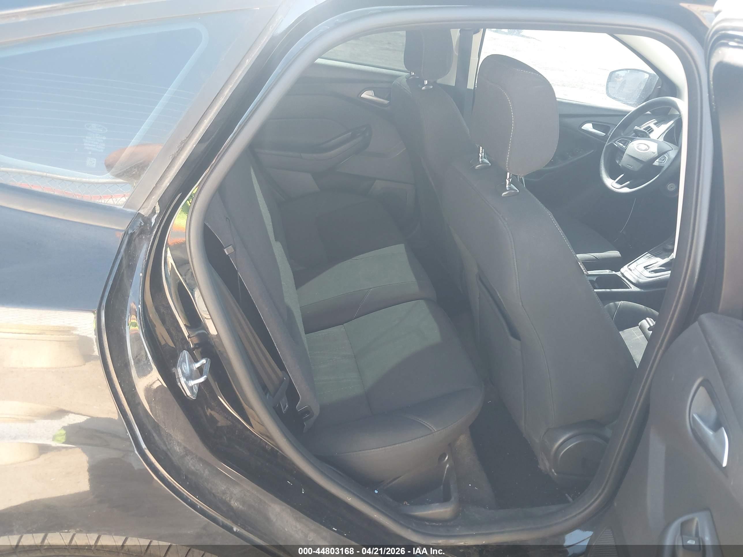 FORD FOCUS image 8