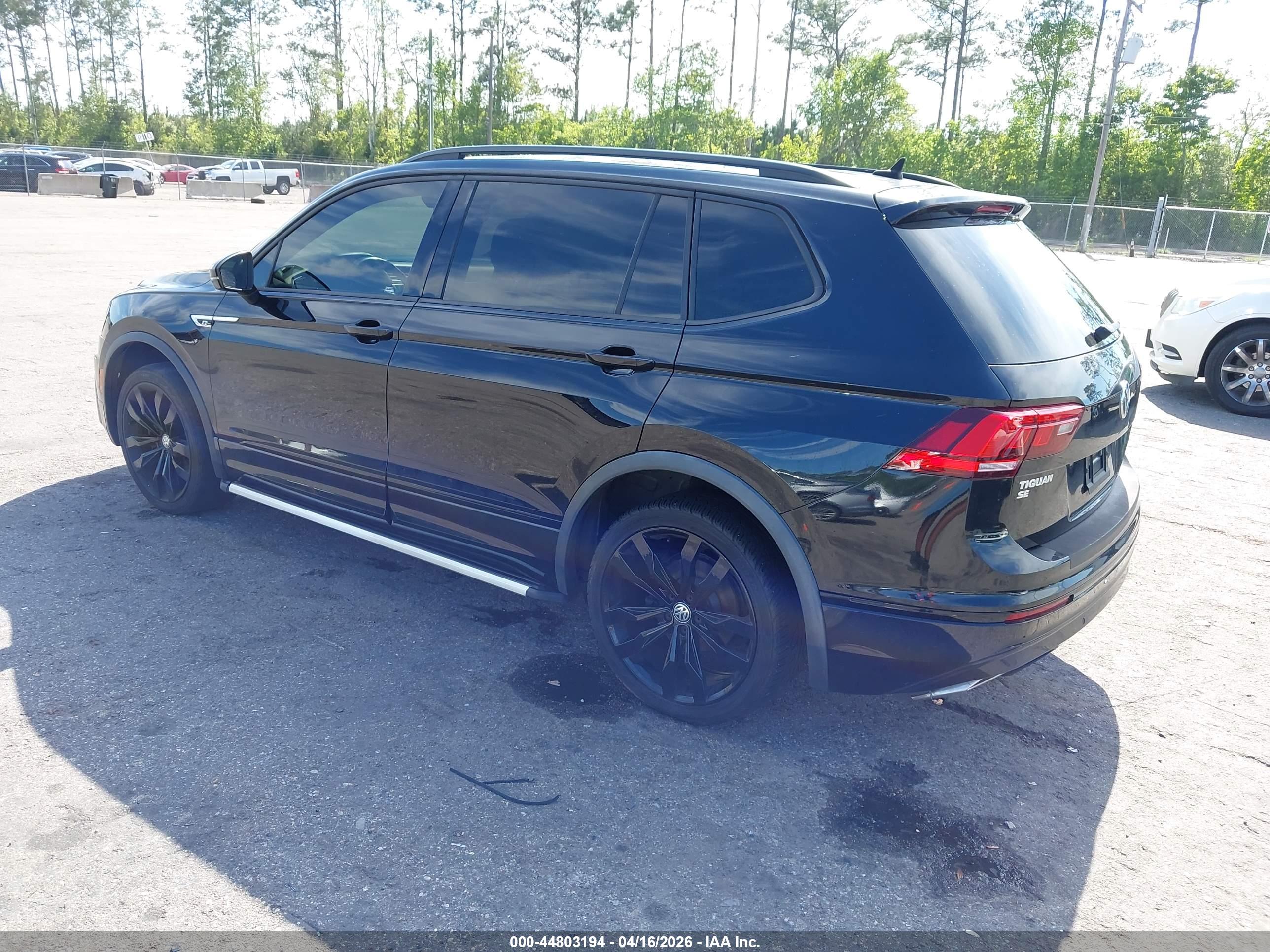 VOLKSWAGEN TIGUAN image 3