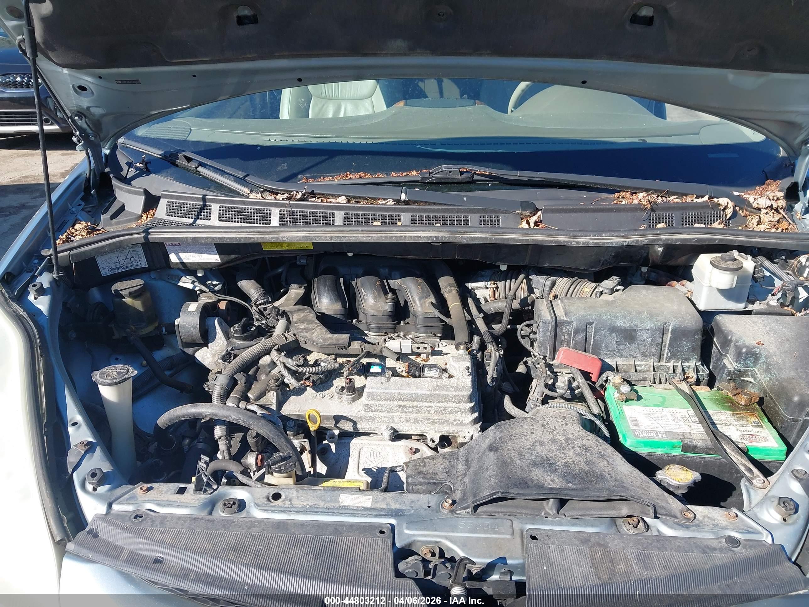 TOYOTA SIENNA image 10