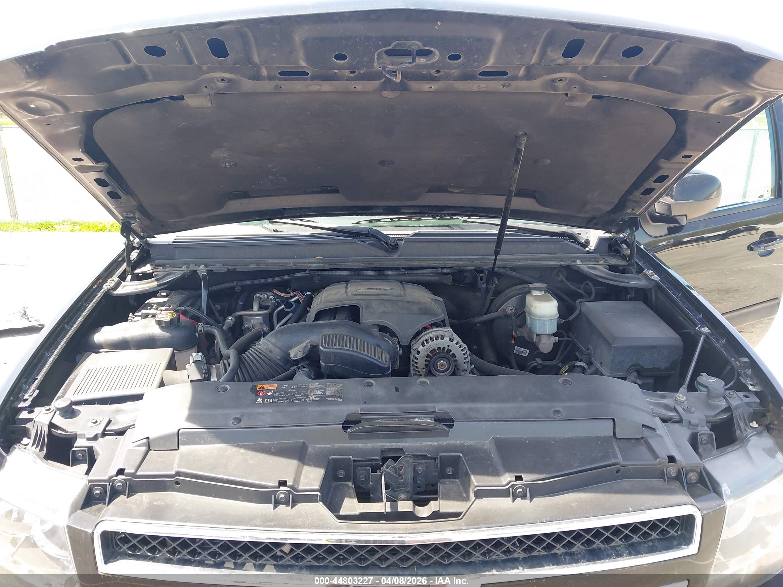 CHEVROLET SUBURBAN image 10