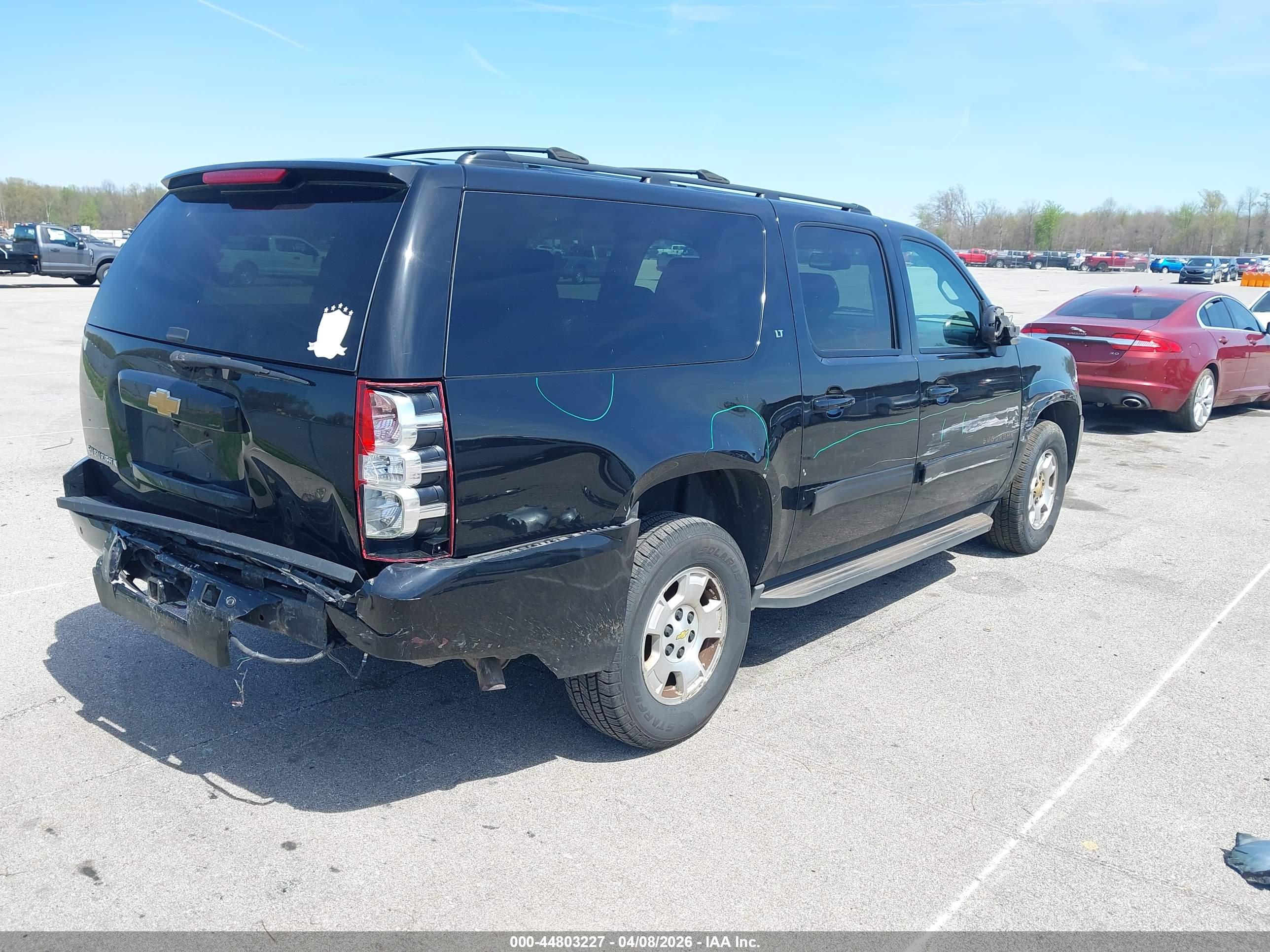 CHEVROLET SUBURBAN image 4