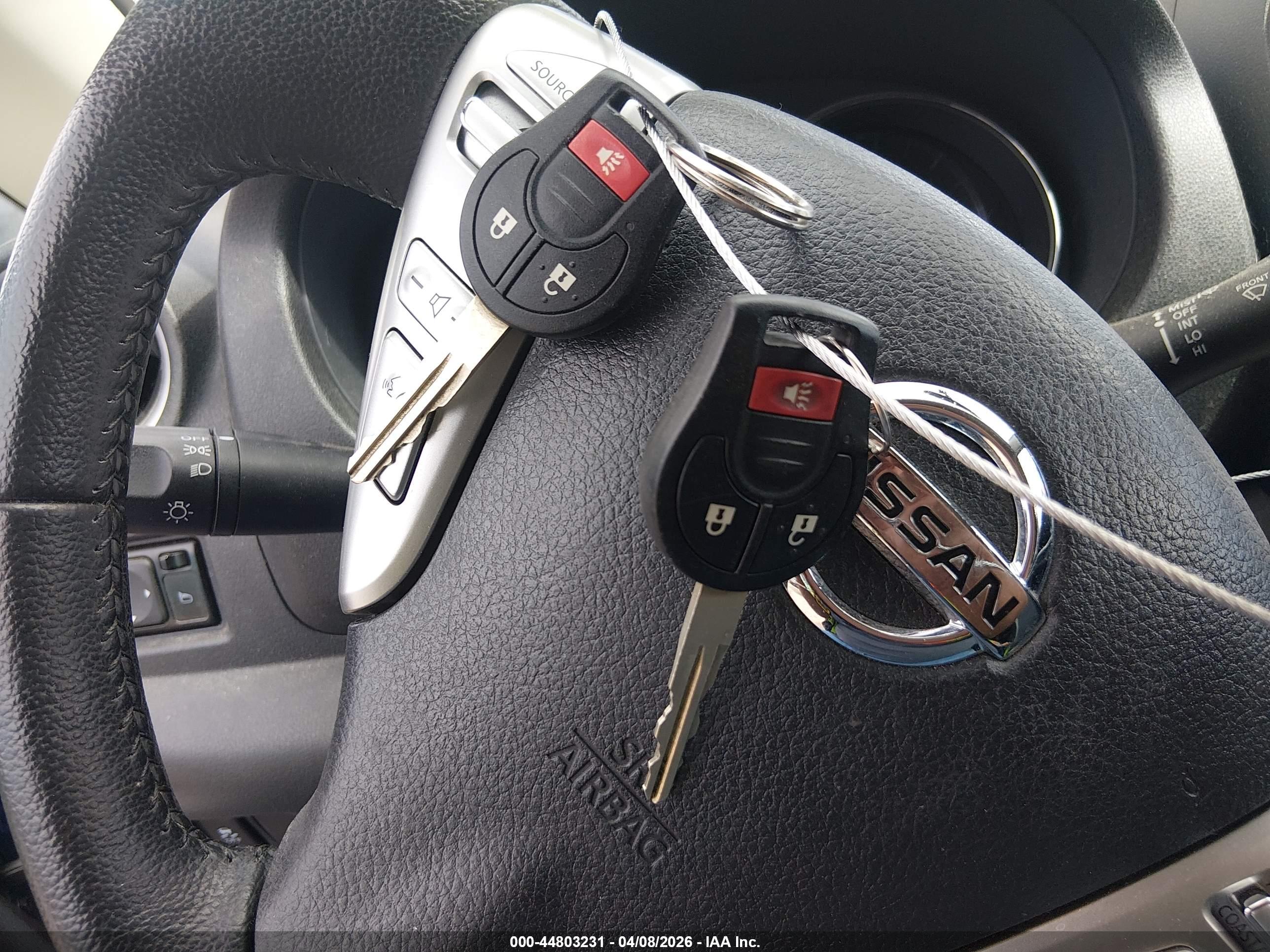 NISSAN VERSA image 11