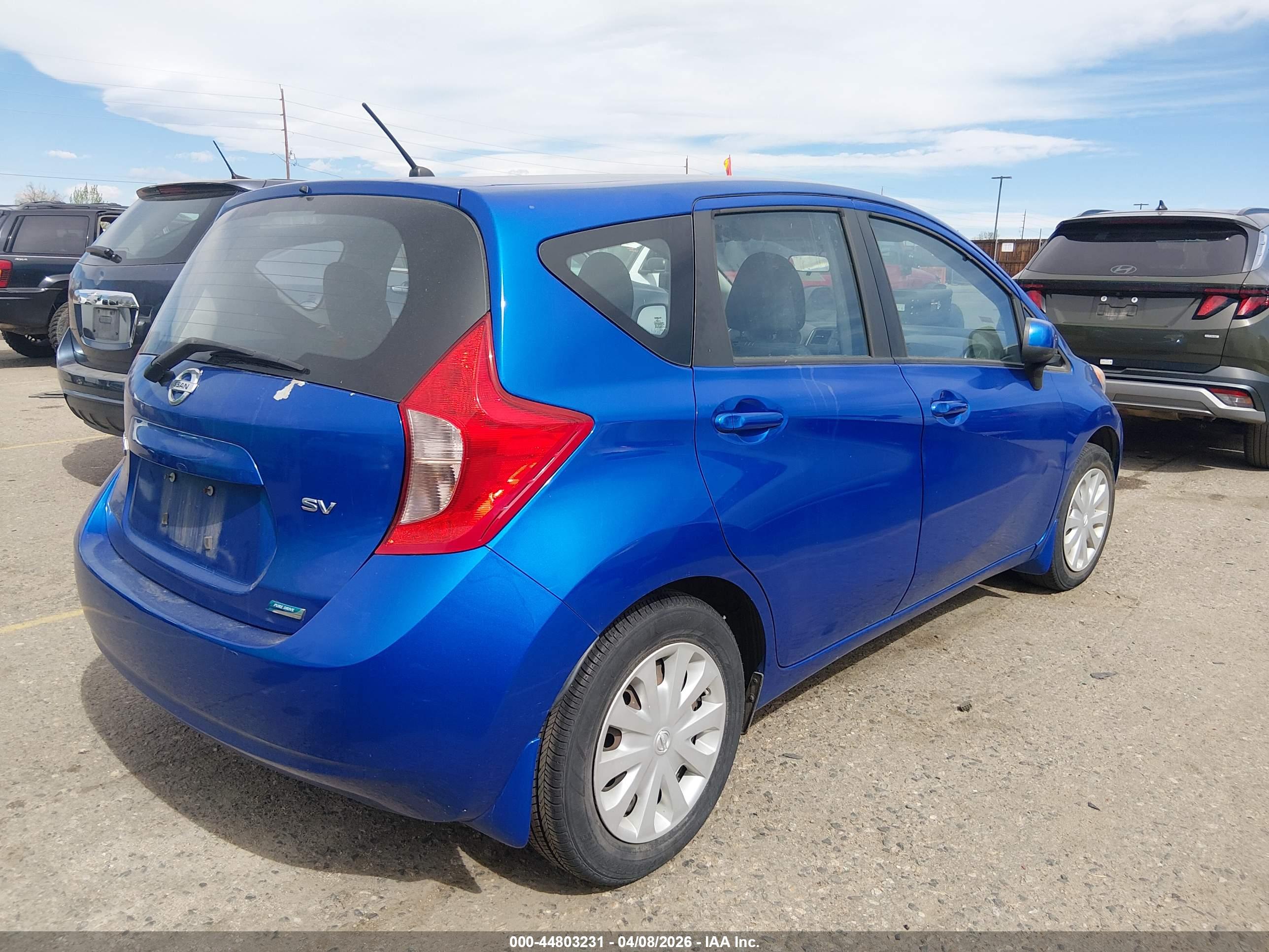 NISSAN VERSA image 4