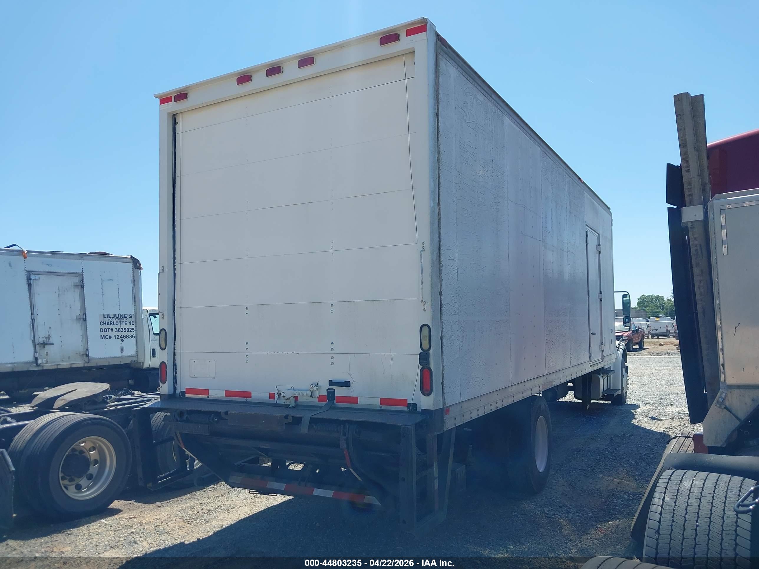 FREIGHTLINER M2 image 4
