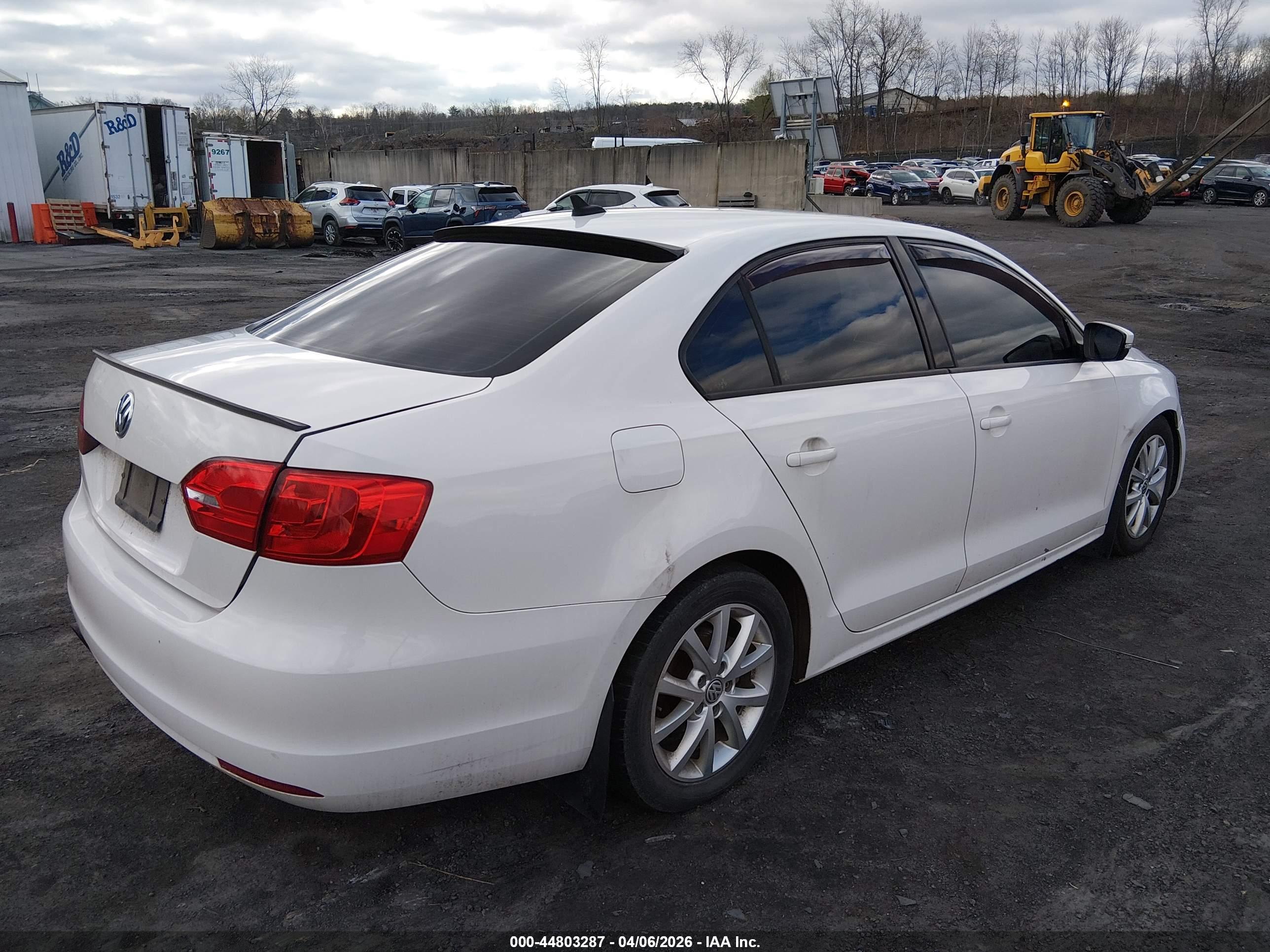 VOLKSWAGEN JETTA image 4