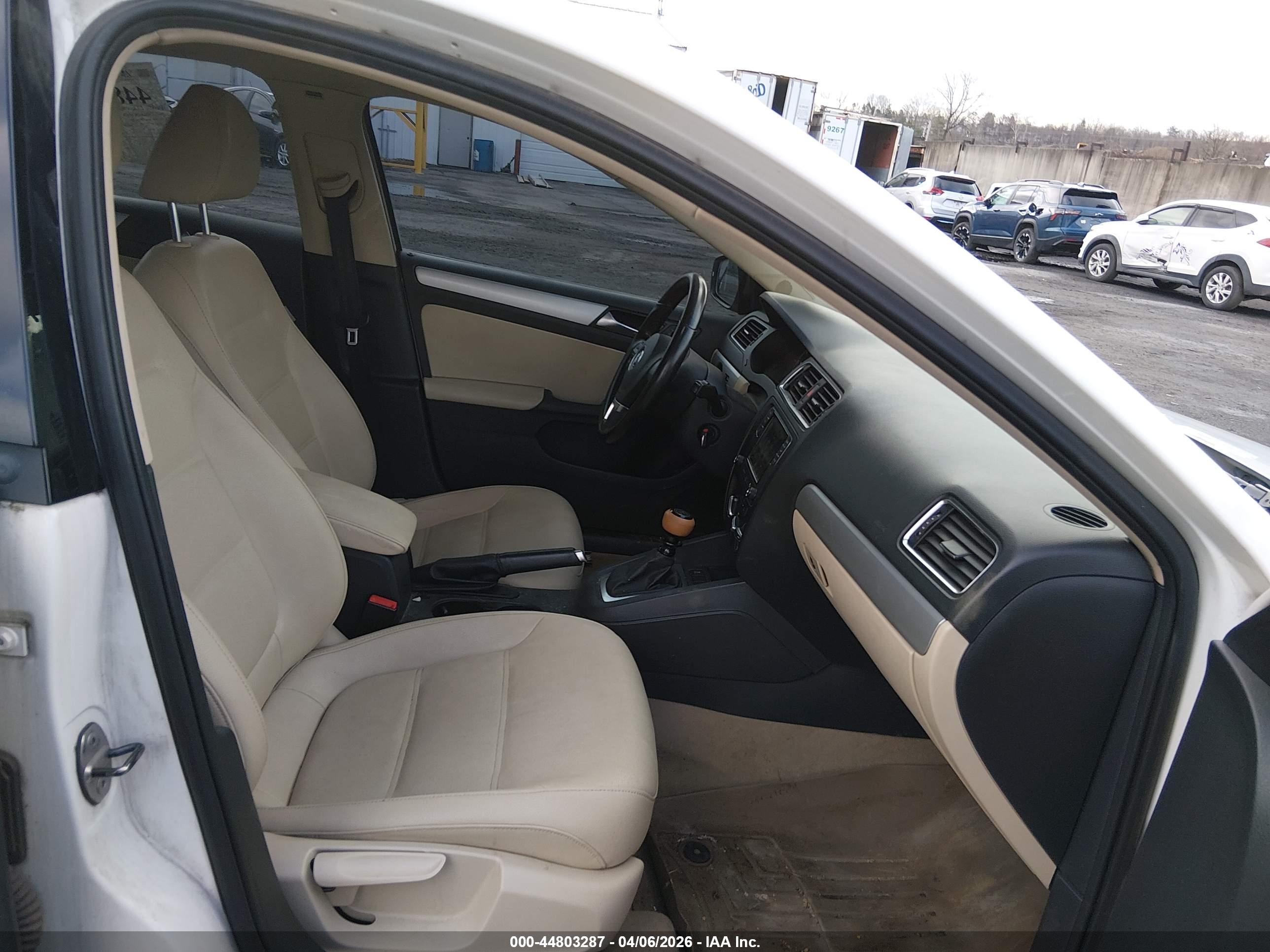 VOLKSWAGEN JETTA image 5