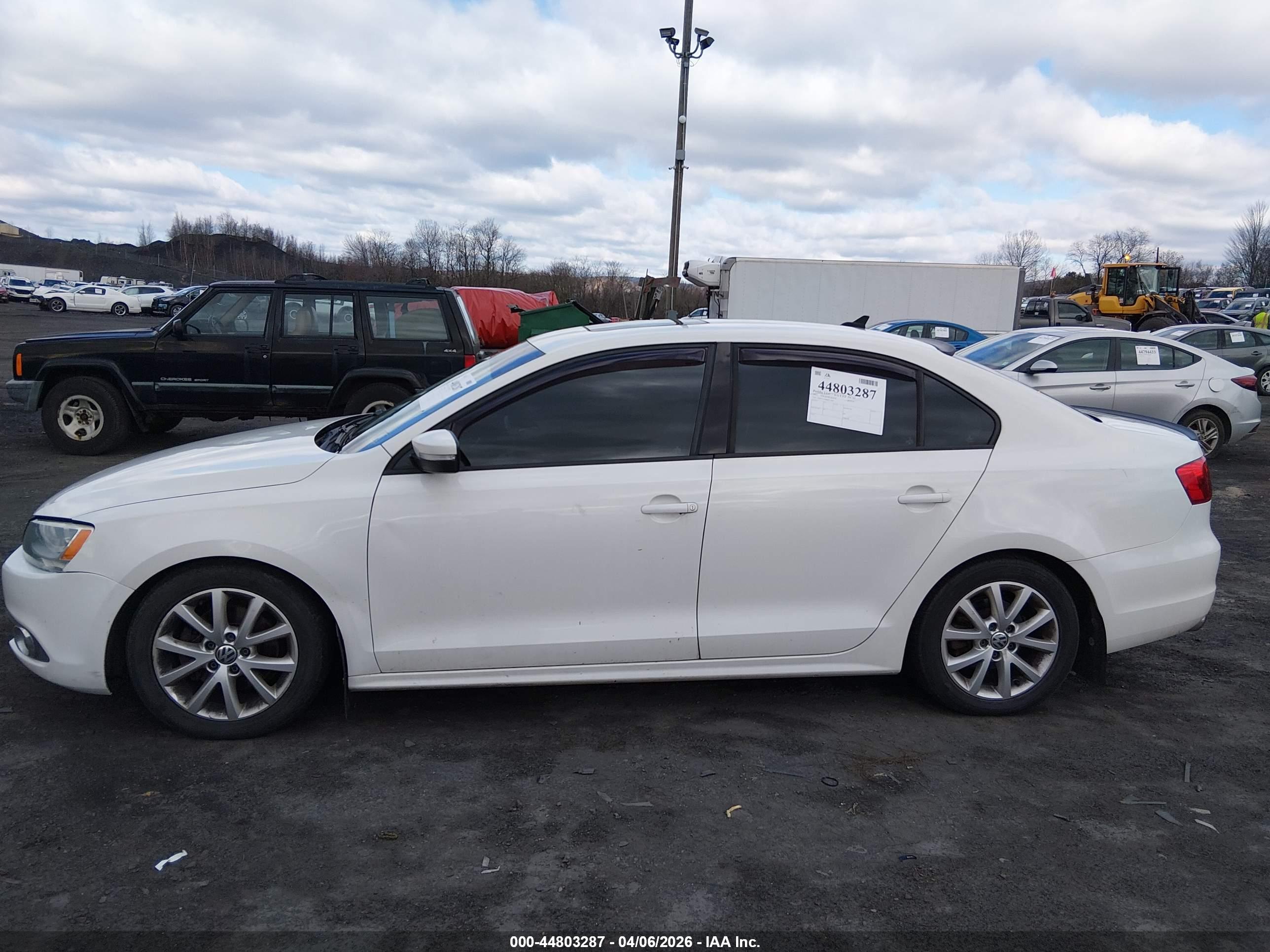 VOLKSWAGEN JETTA image 6
