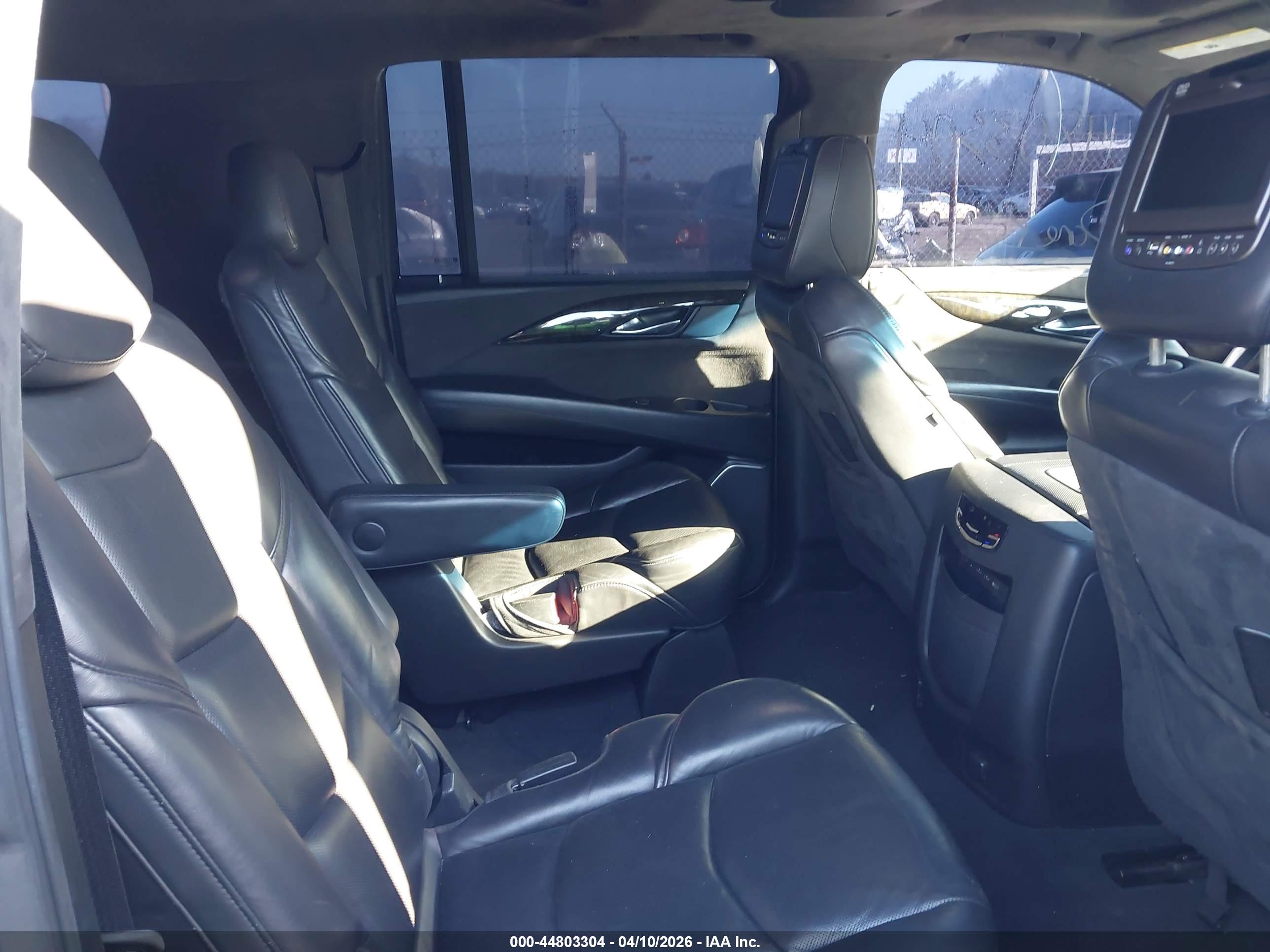CADILLAC ESCALADE image 8