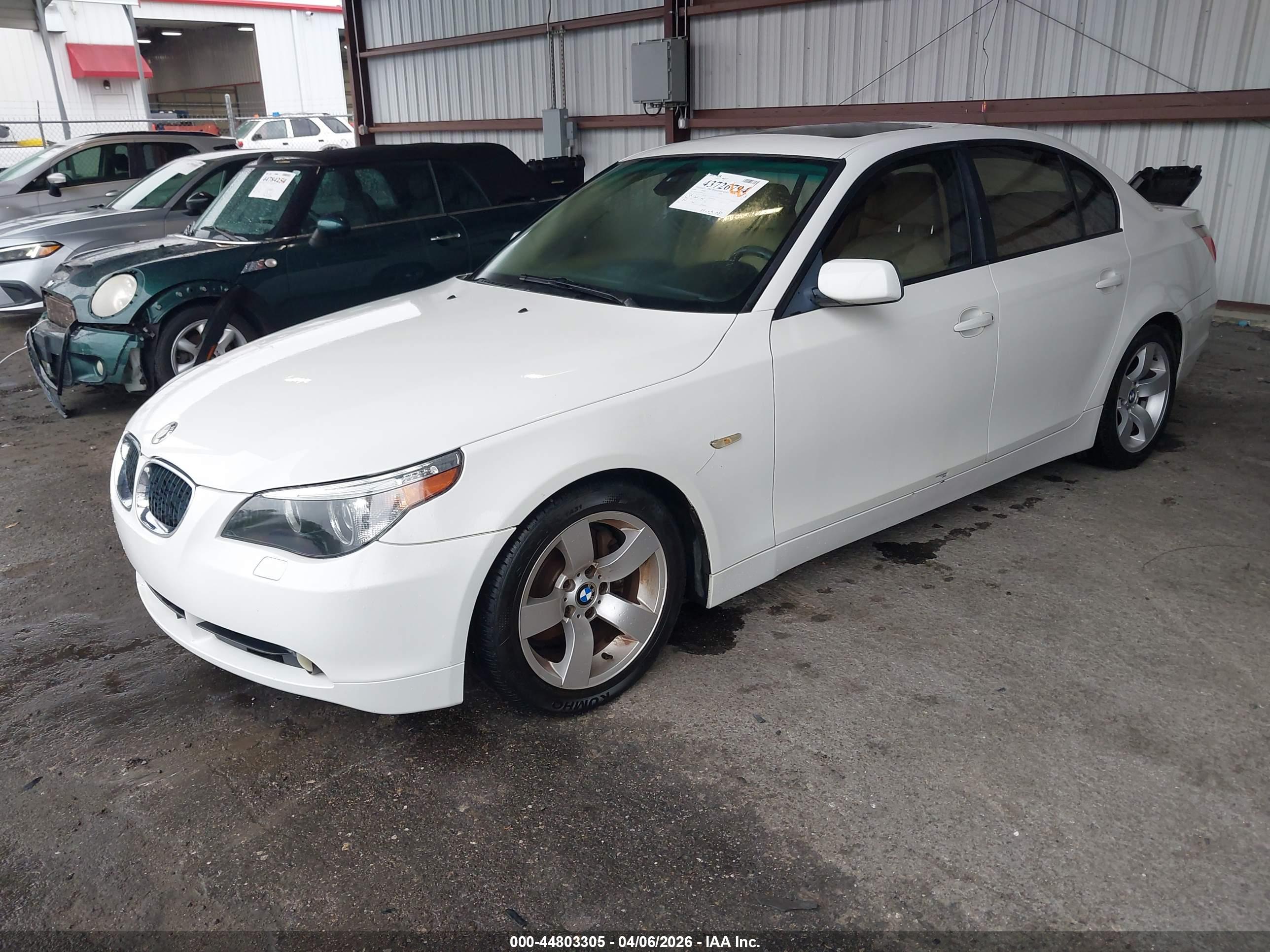 BMW 525I image 2