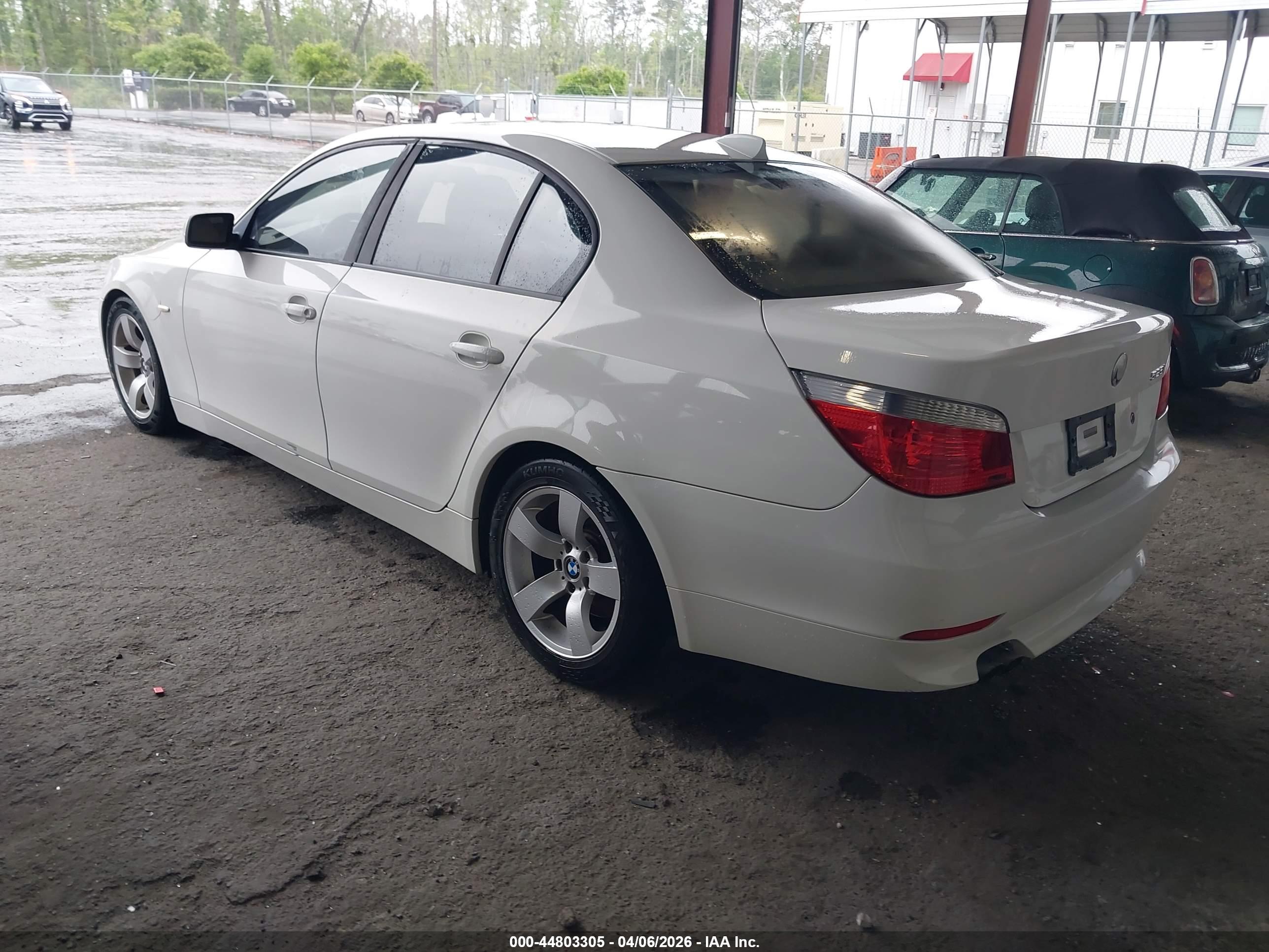 BMW 525I image 3