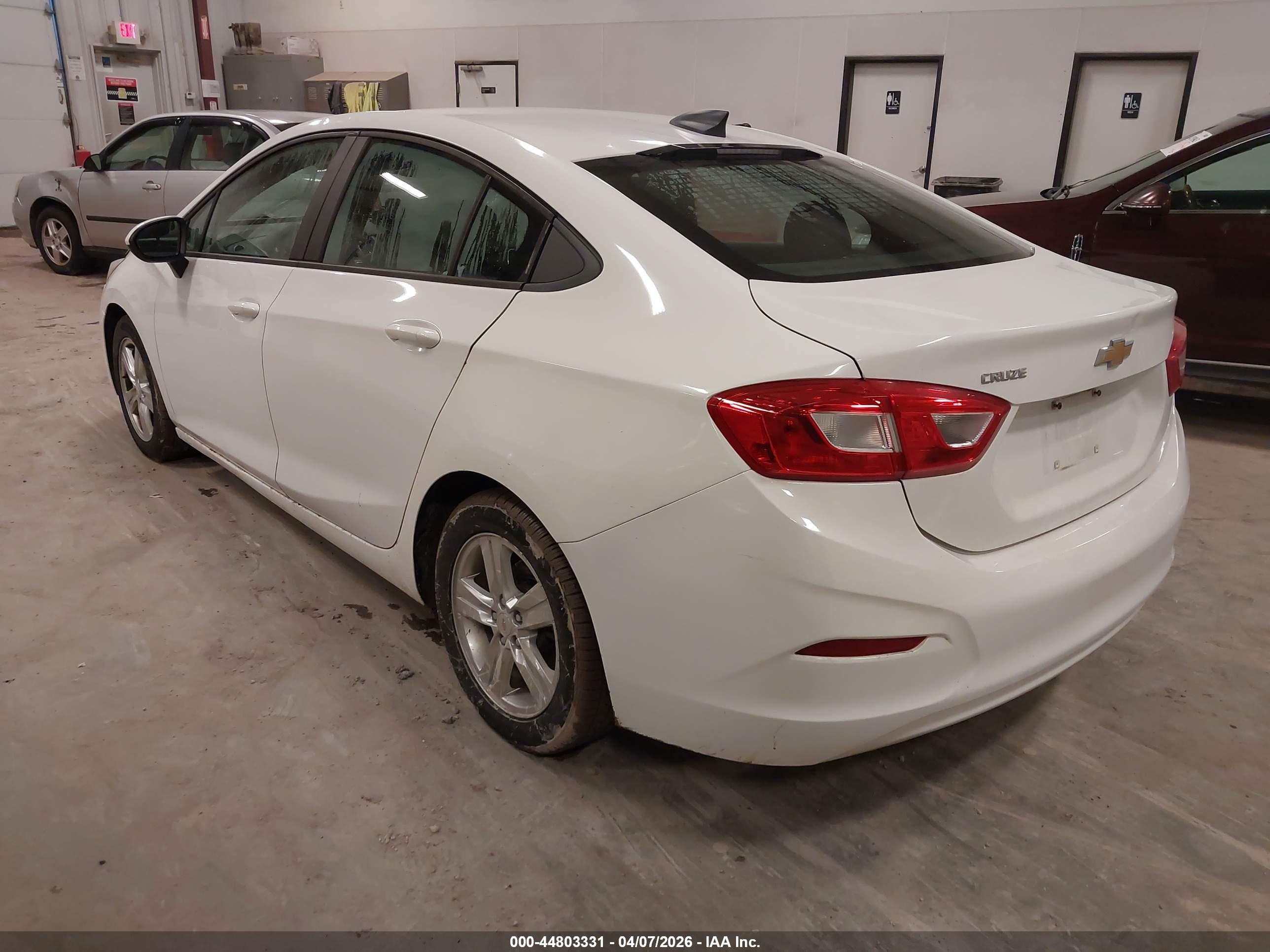 CHEVROLET CRUZE image 3