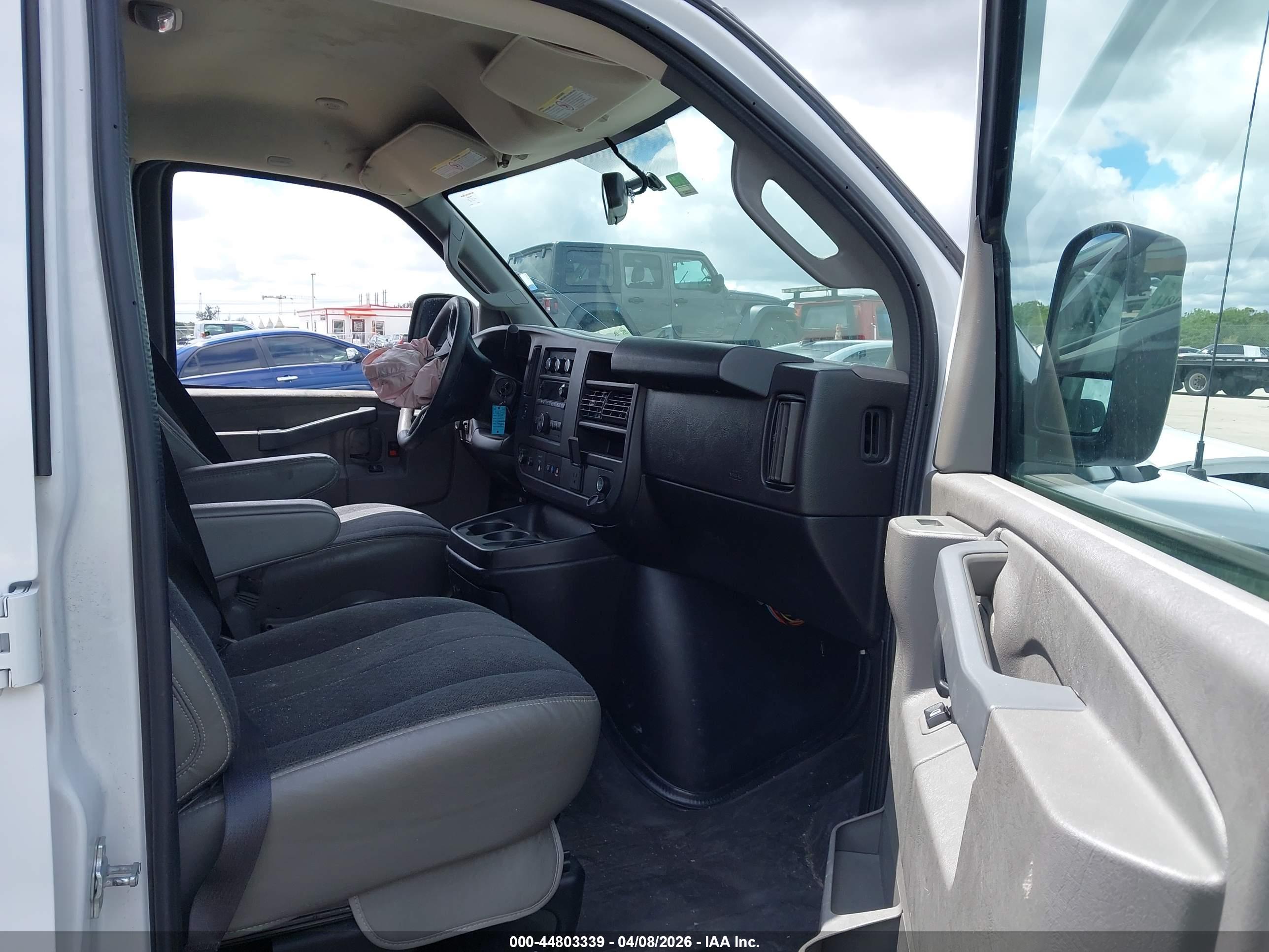 GMC SAVANA image 5