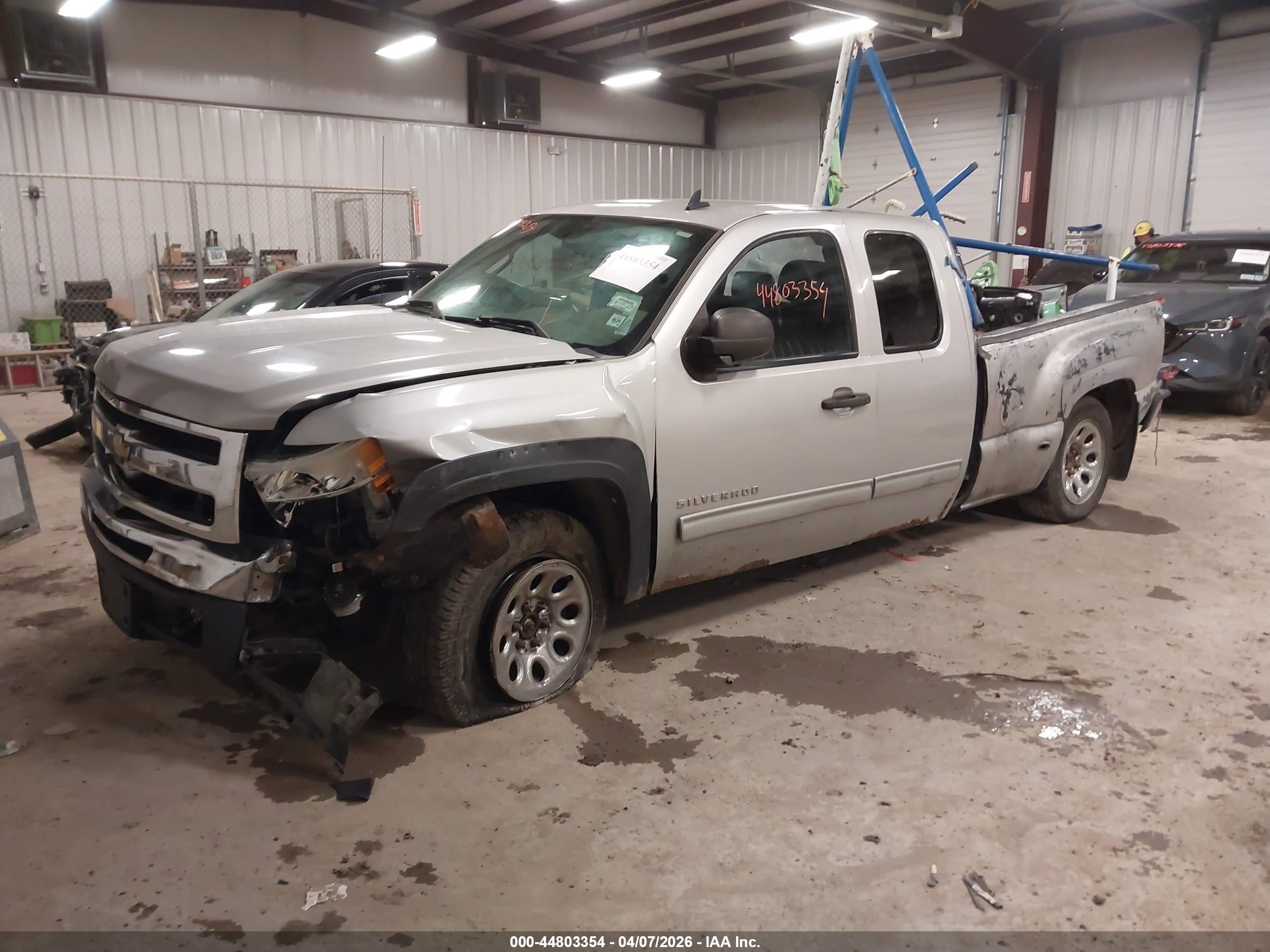 CHEVROLET SILVERADO image 2