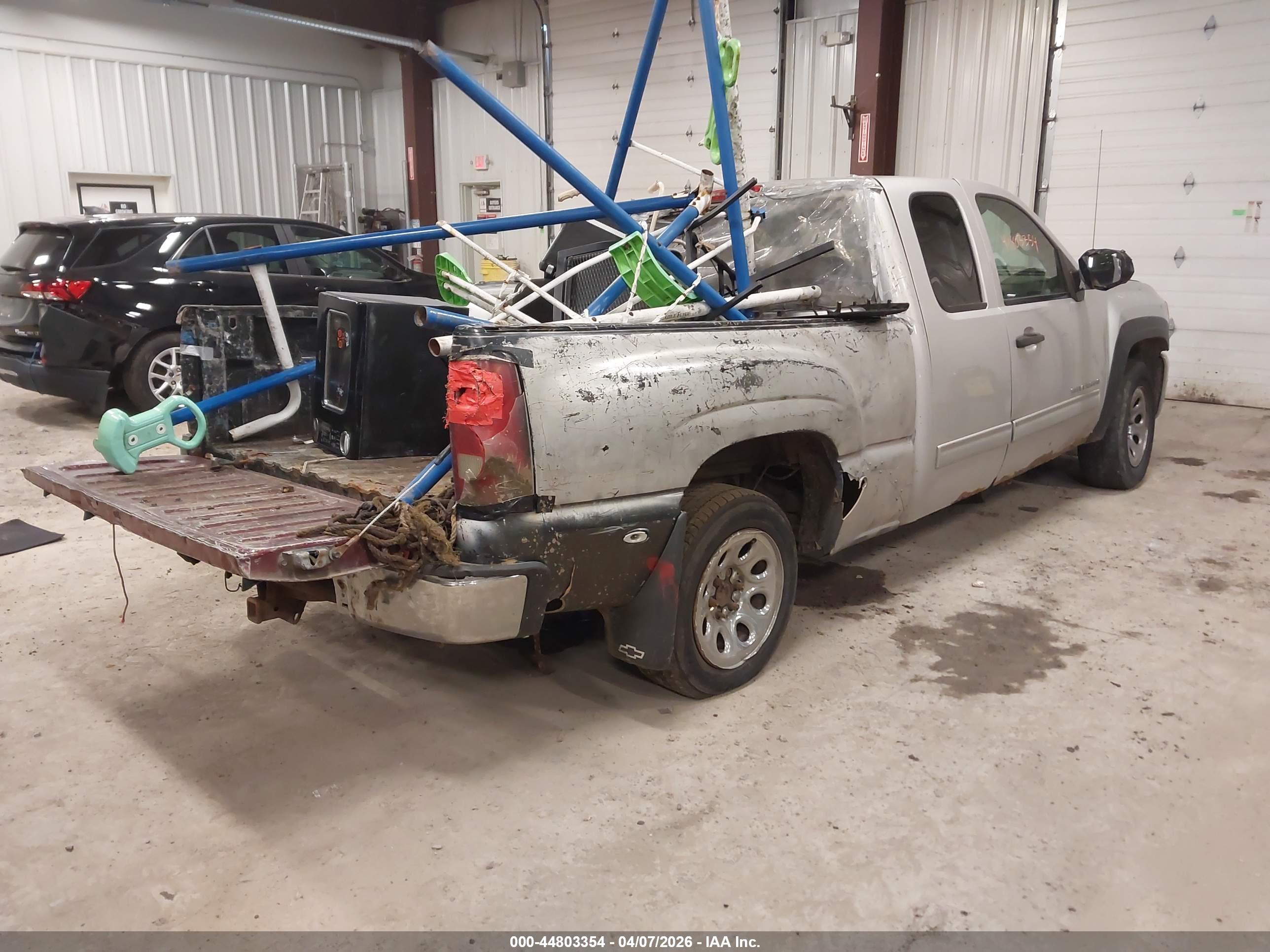 CHEVROLET SILVERADO image 4