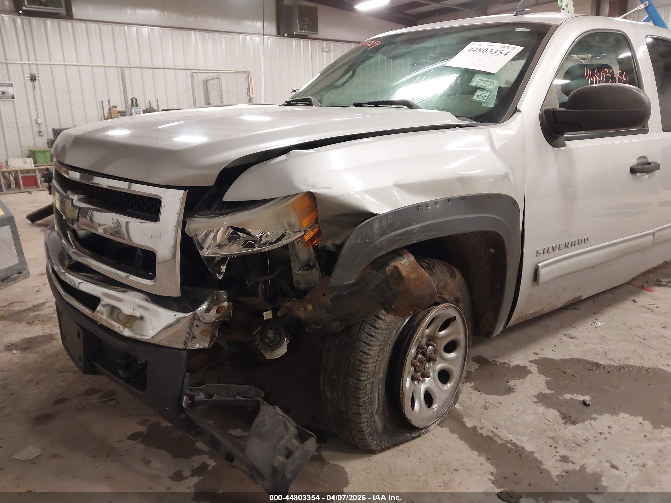 CHEVROLET SILVERADO image 6