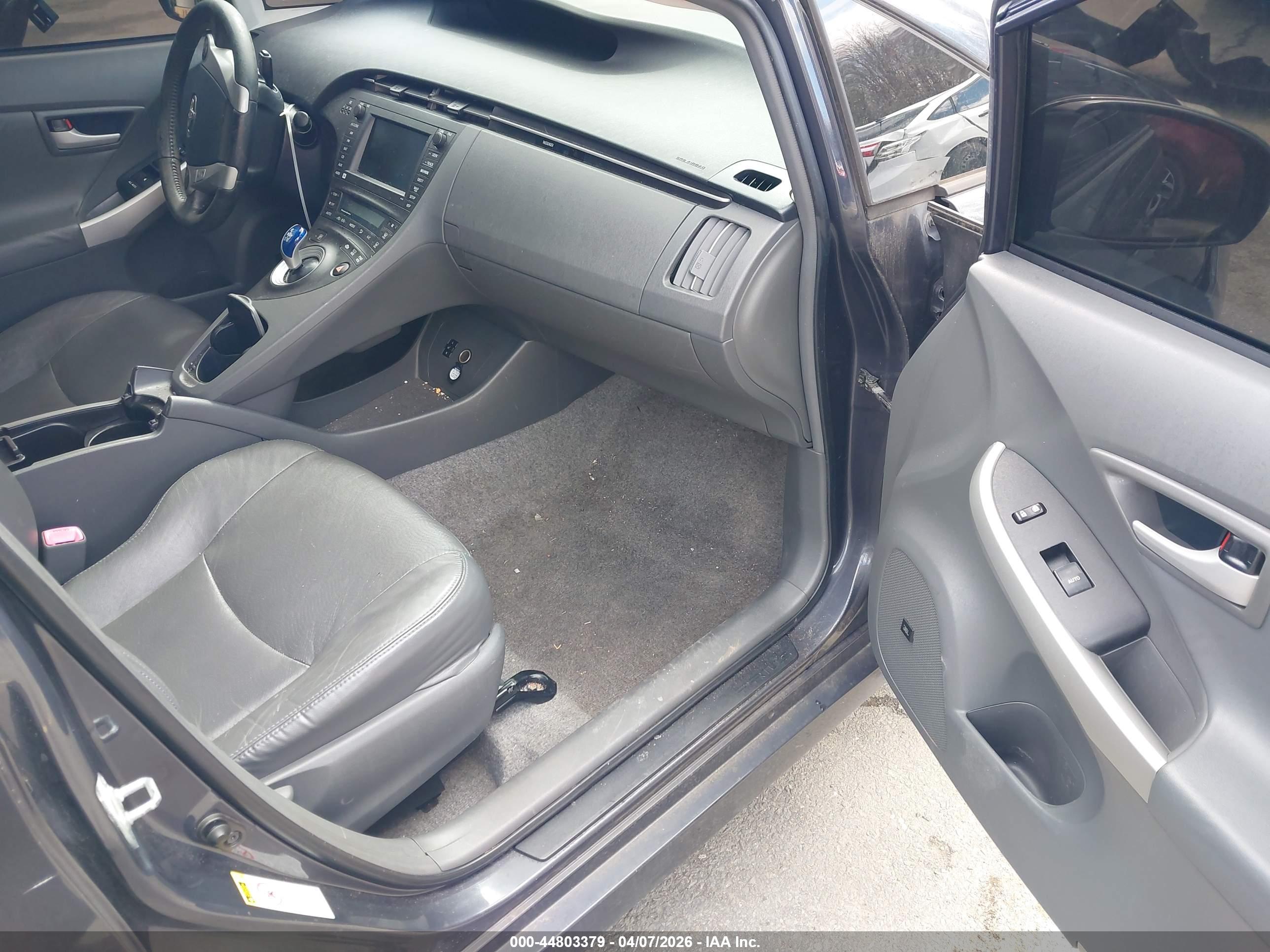 TOYOTA PRIUS image 5