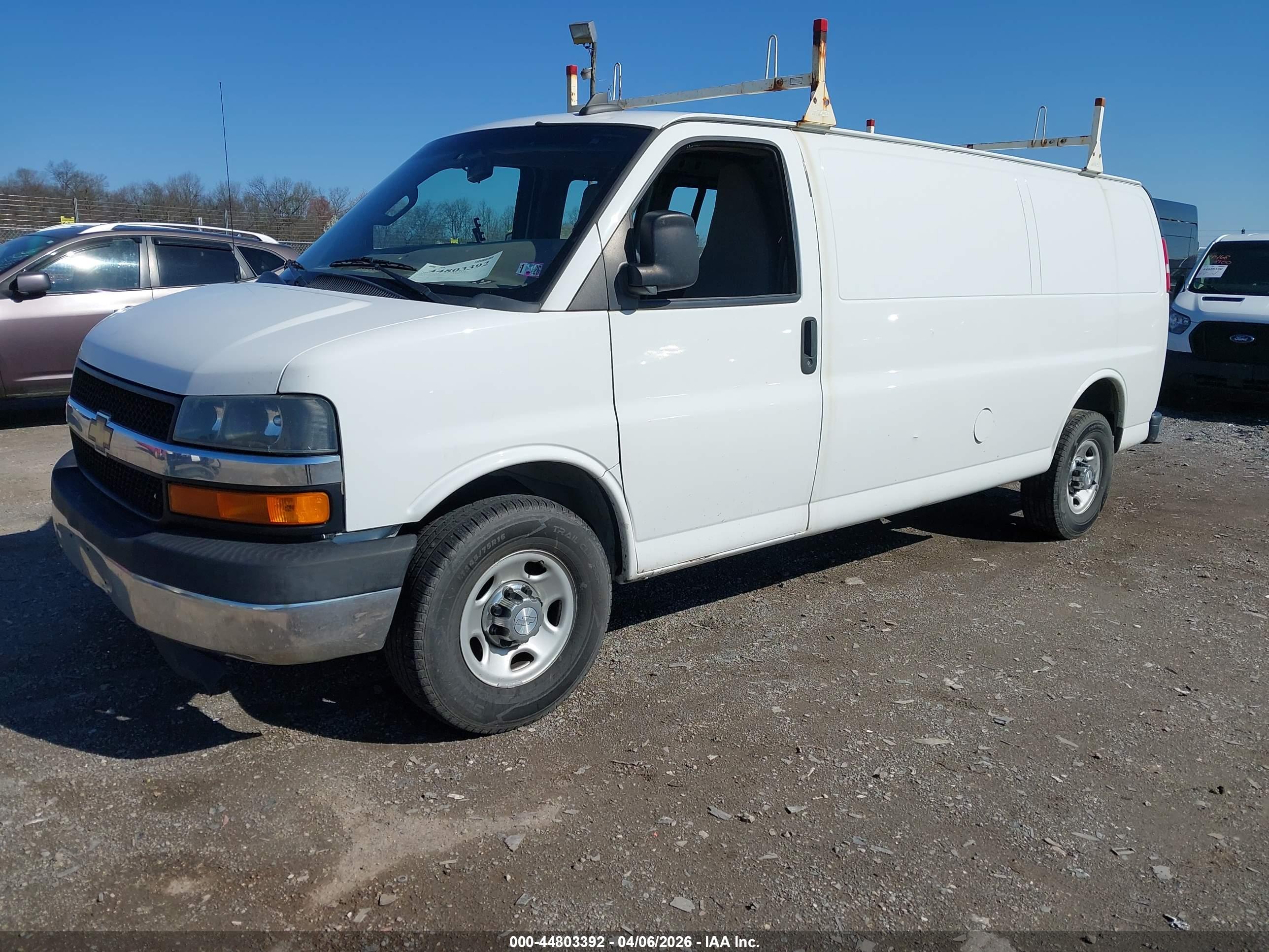 CHEVROLET EXPRESS image 2