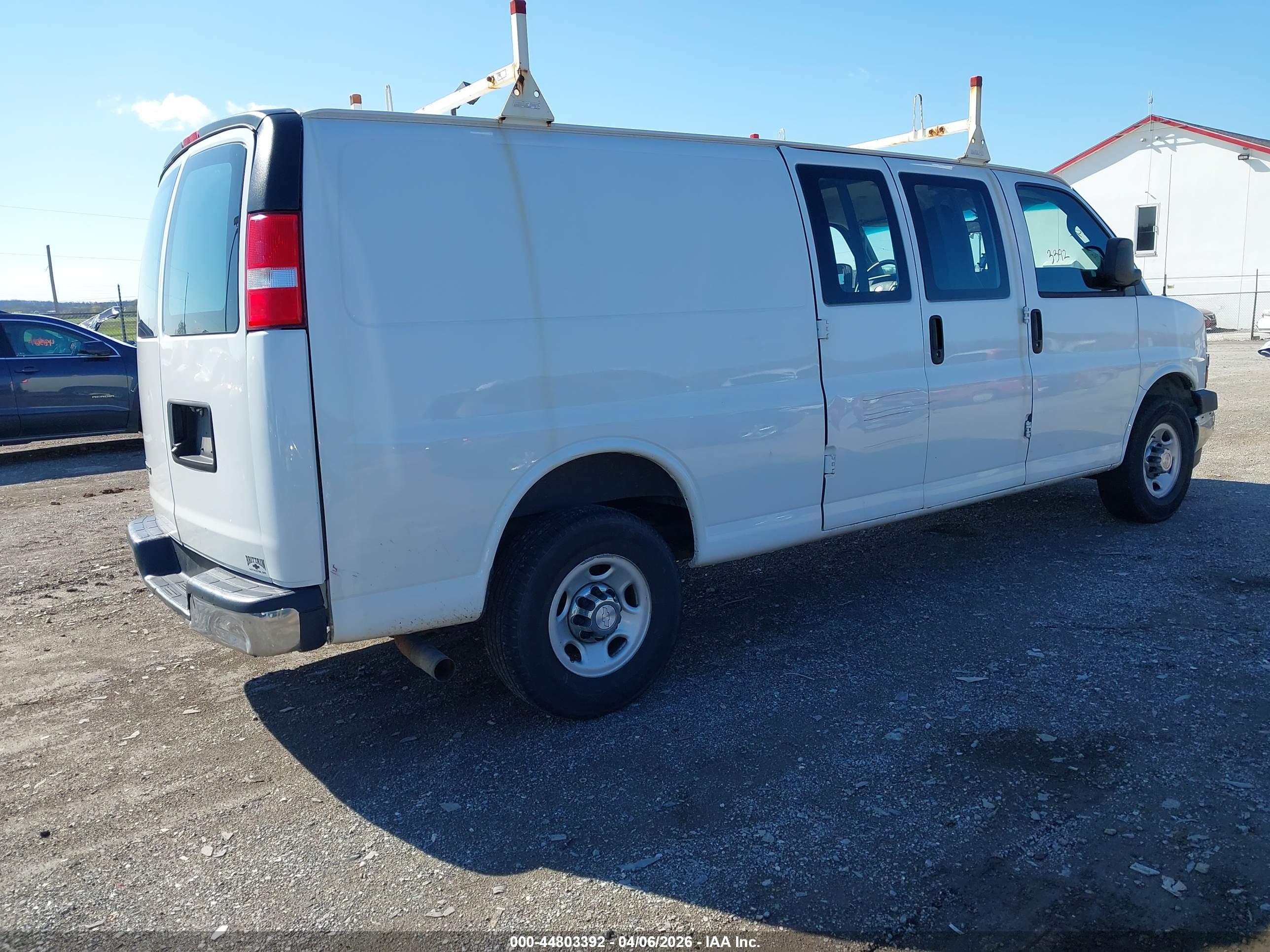 CHEVROLET EXPRESS image 4