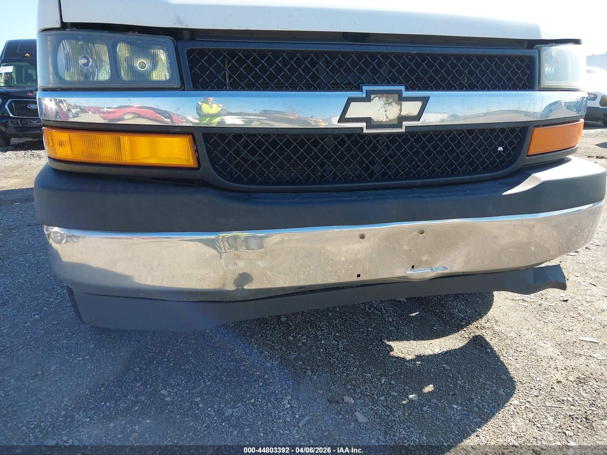 CHEVROLET EXPRESS image 6