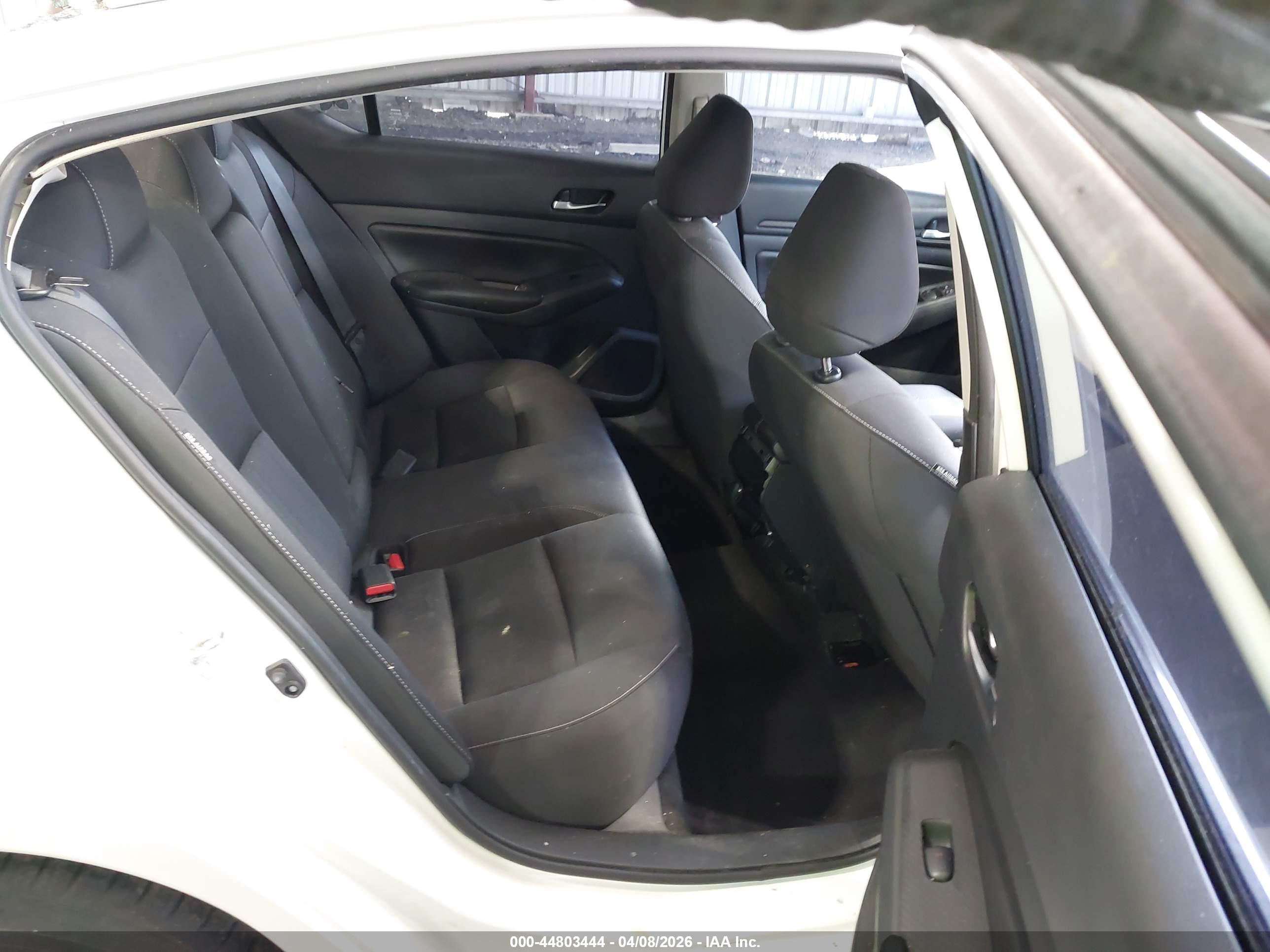 NISSAN ALTIMA image 8