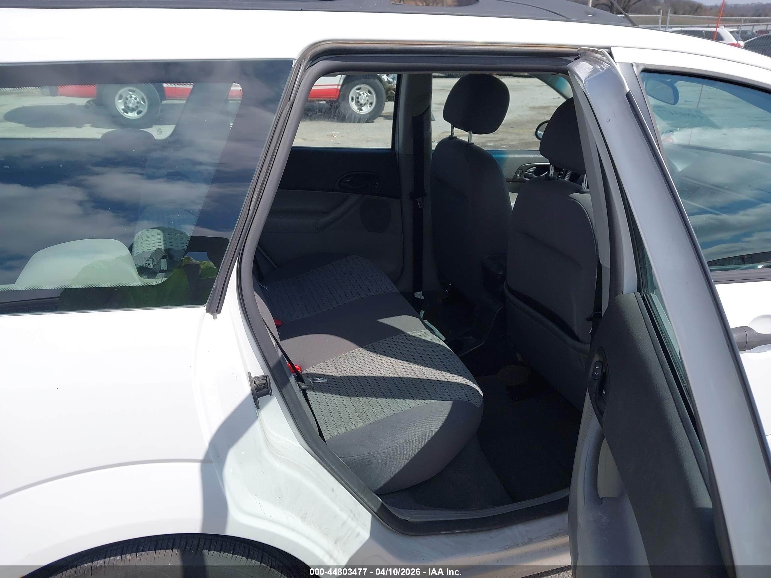FORD FOCUS image 8