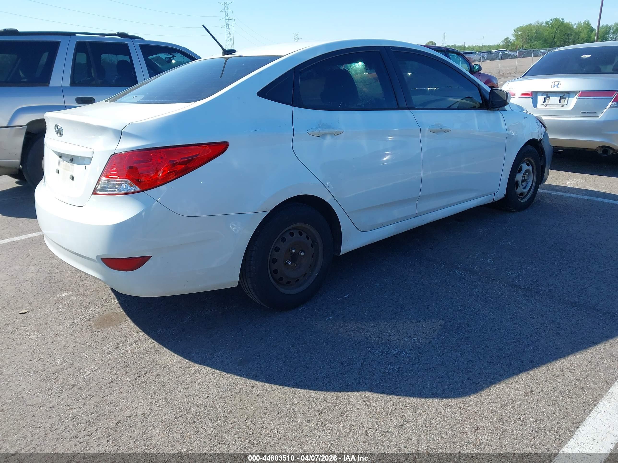 HYUNDAI ACCENT image 4