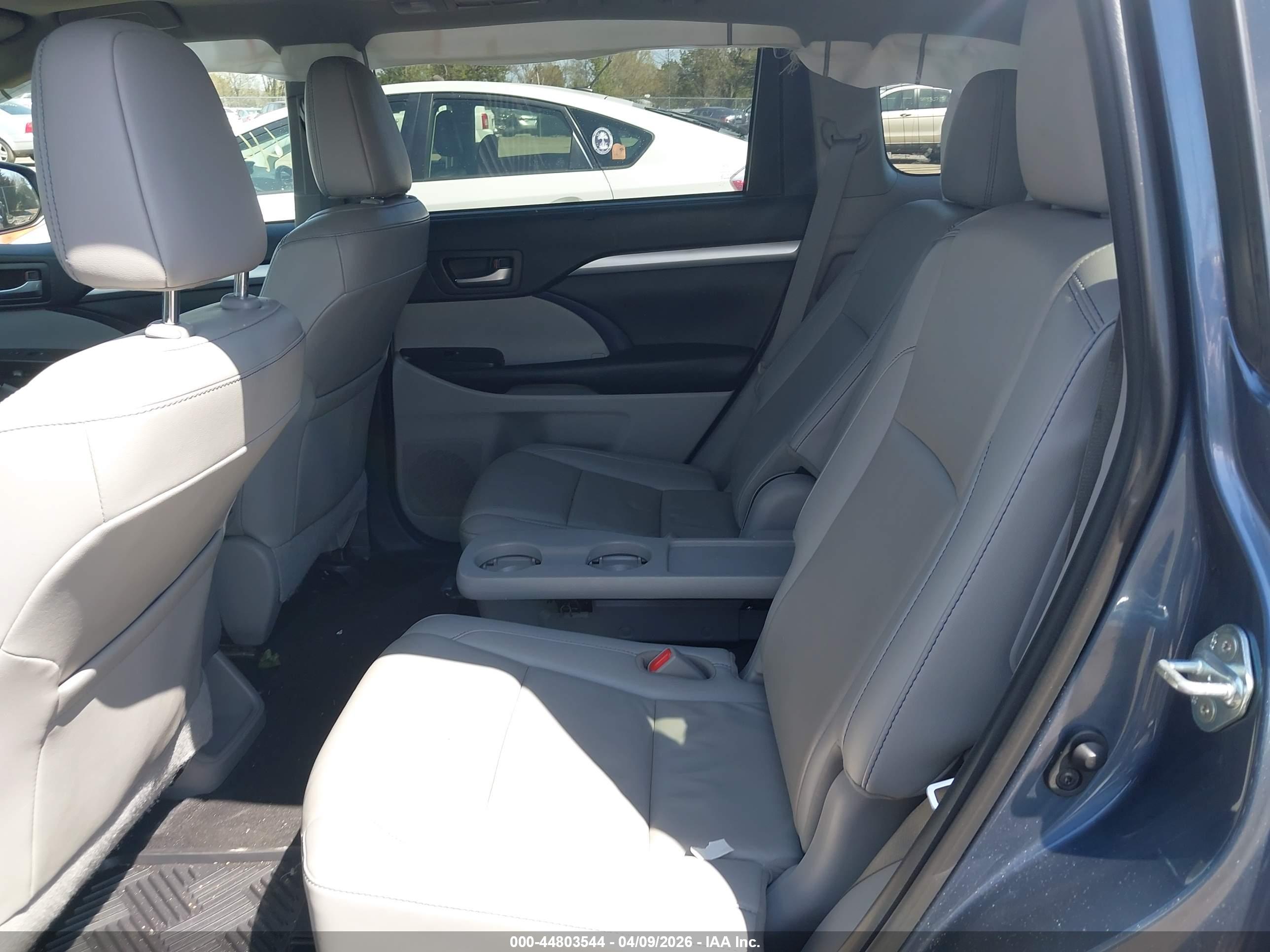 TOYOTA HIGHLANDER image 8