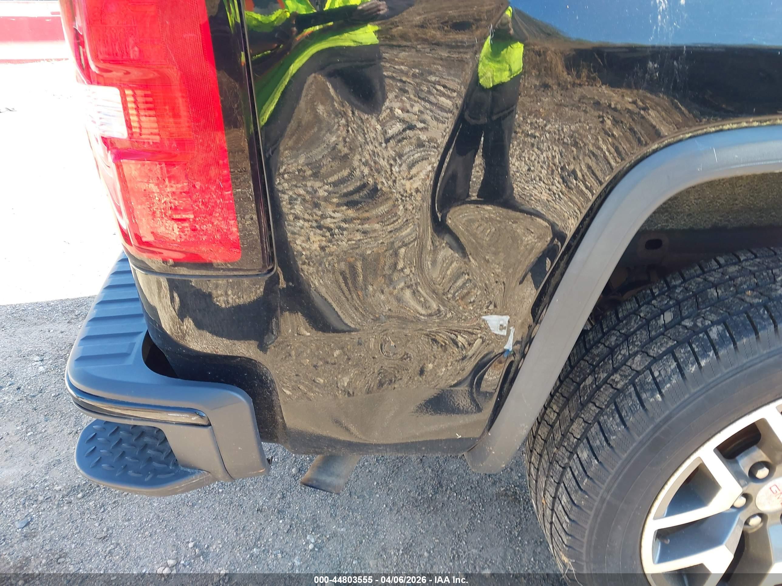 GMC SIERRA image 6