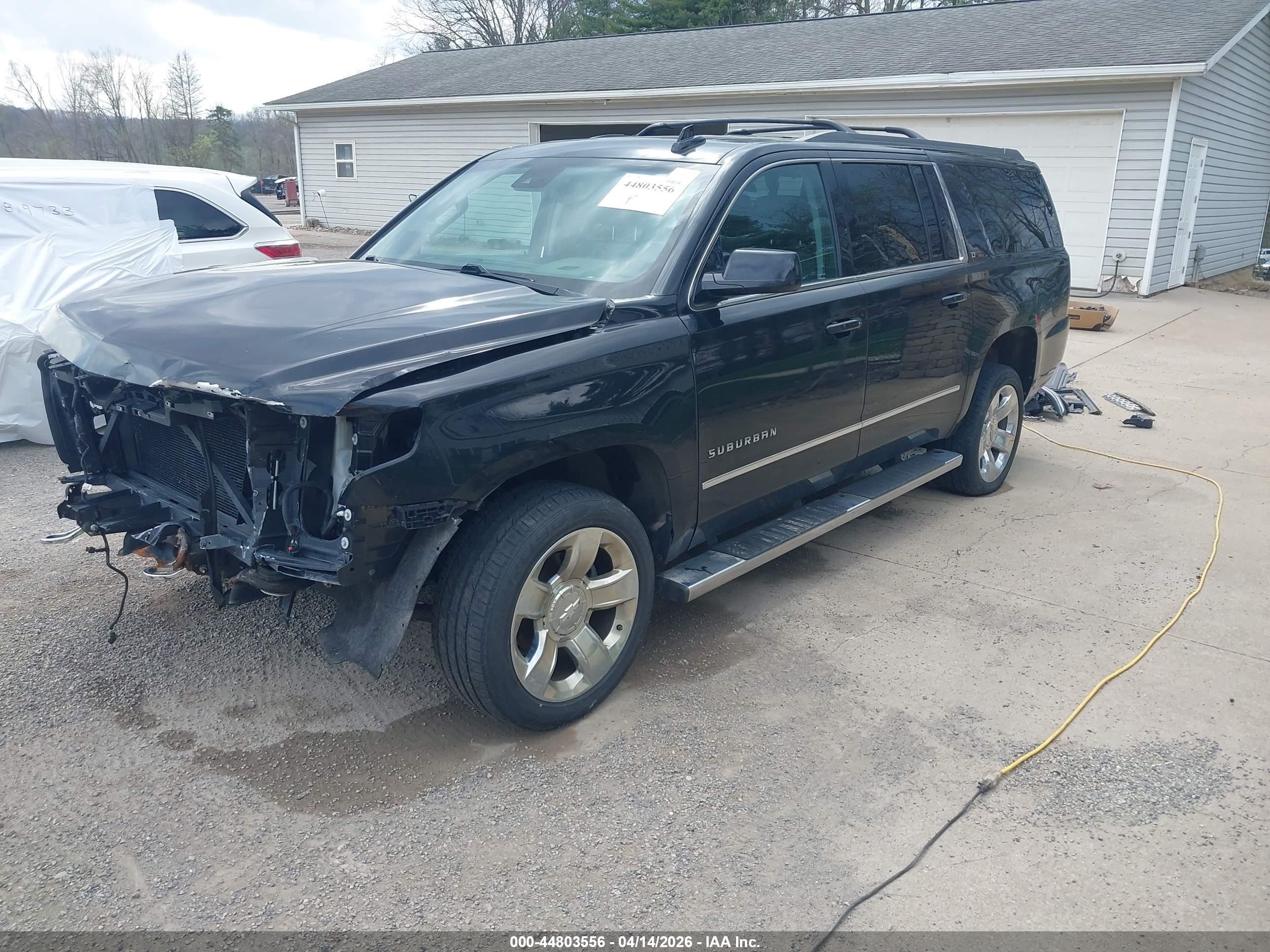 CHEVROLET SUBURBAN image 2