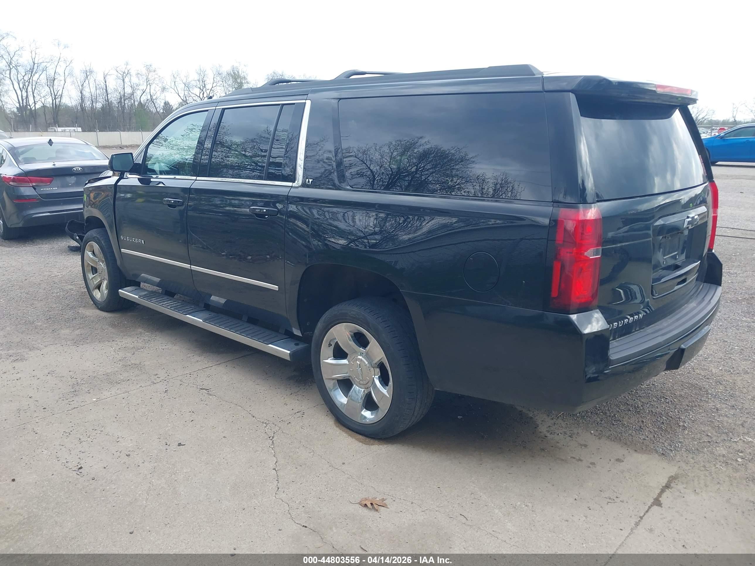 CHEVROLET SUBURBAN image 3