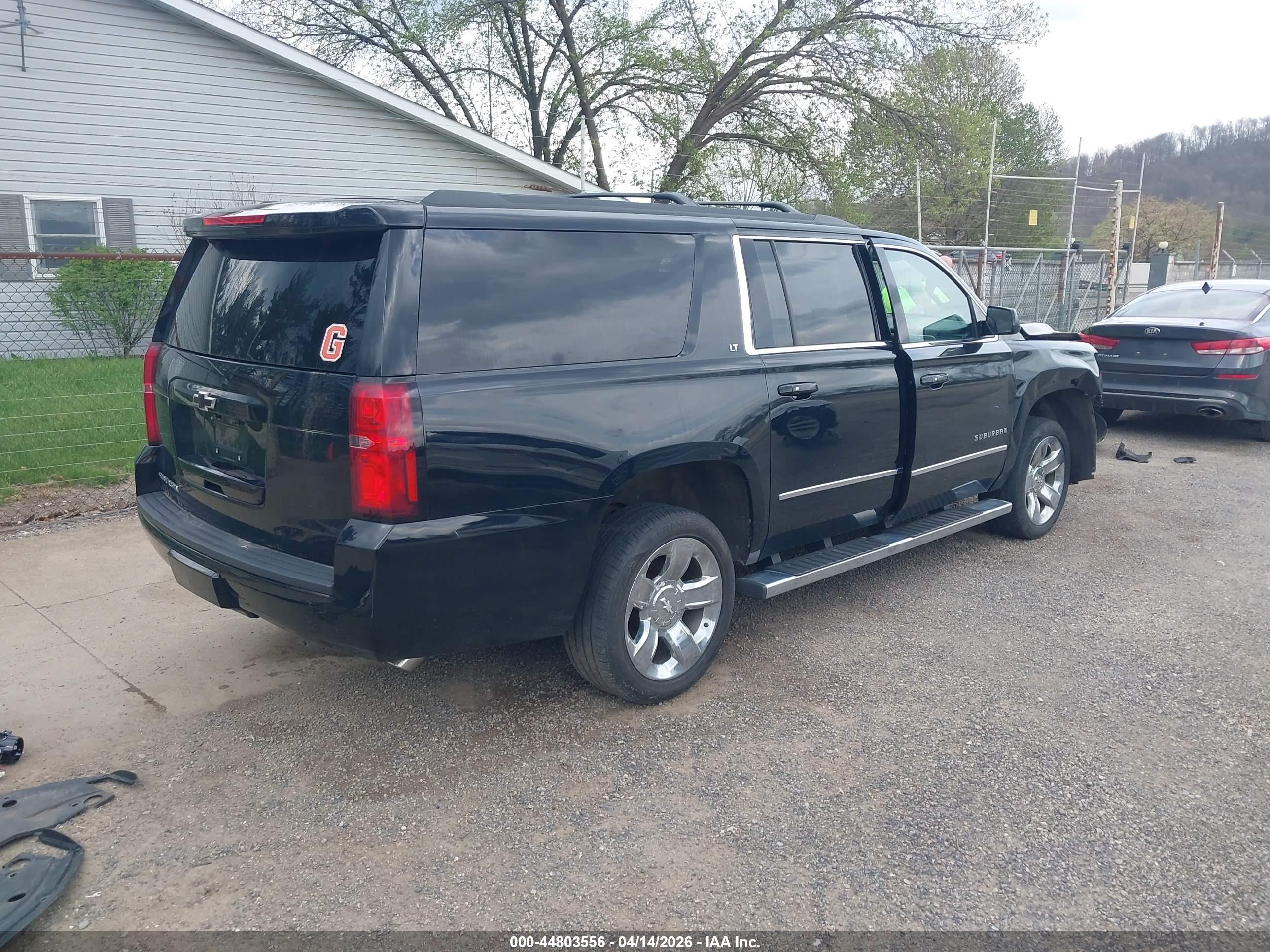 CHEVROLET SUBURBAN image 4