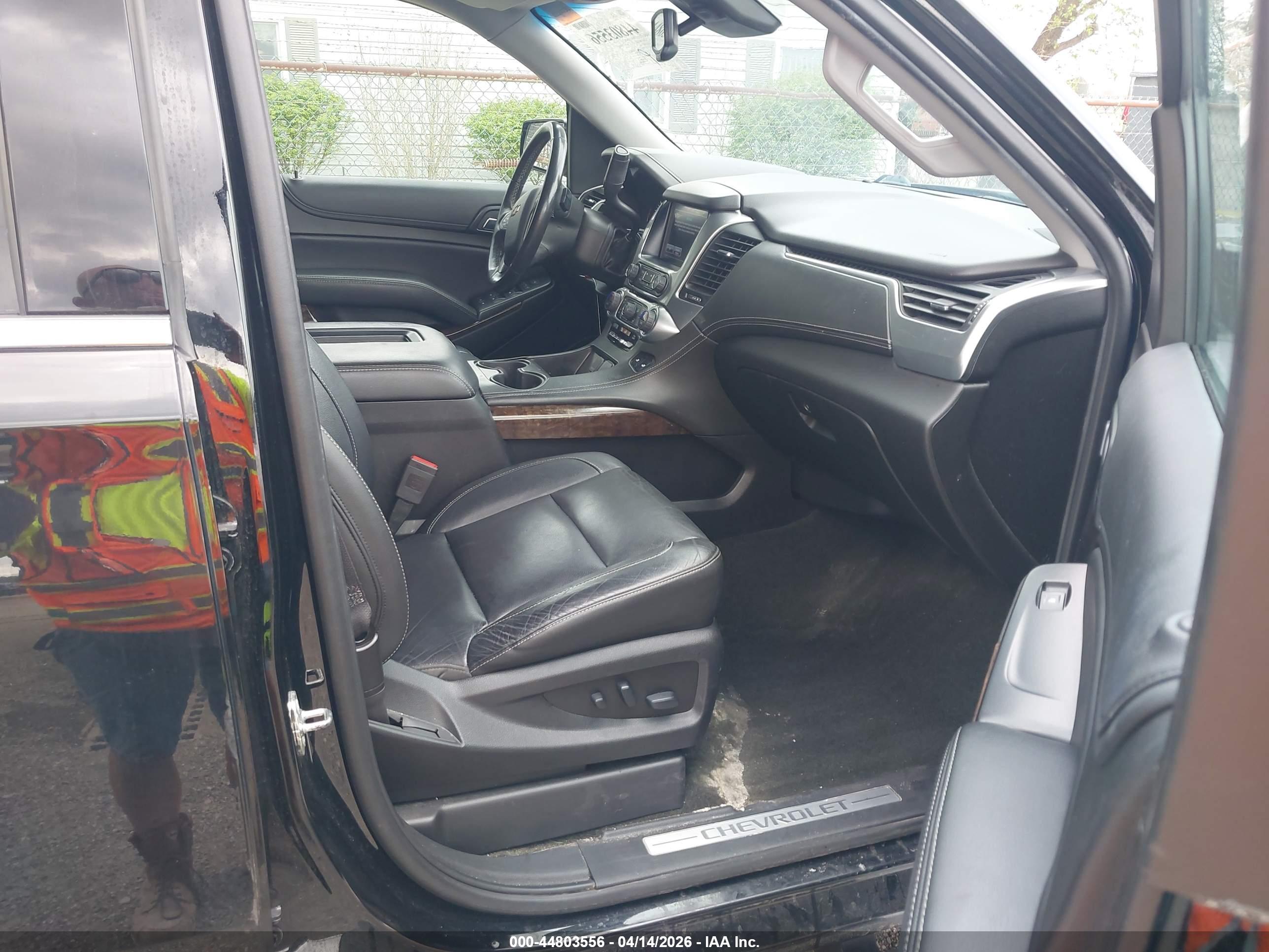 CHEVROLET SUBURBAN image 5